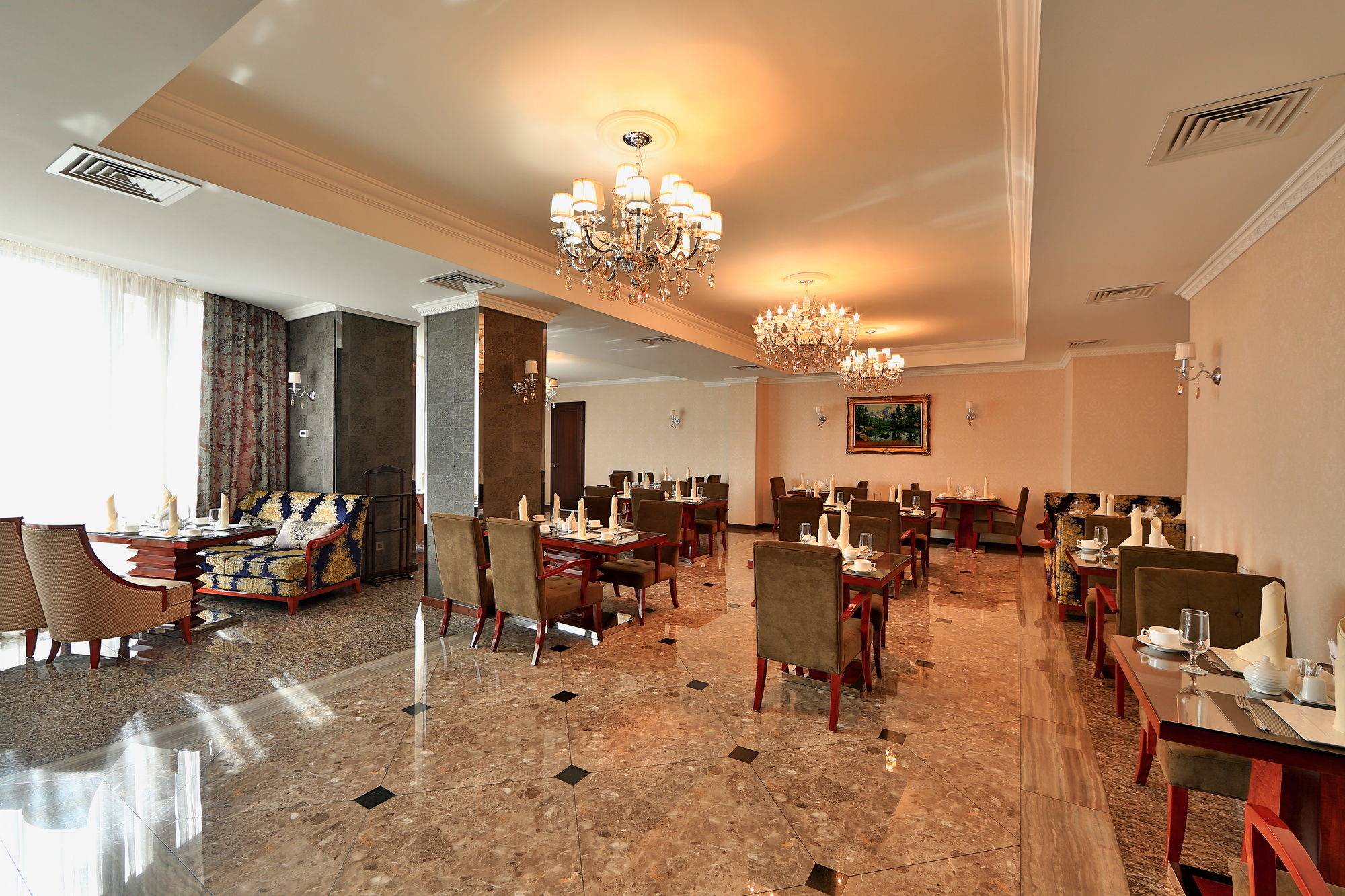 Damas International Hotel