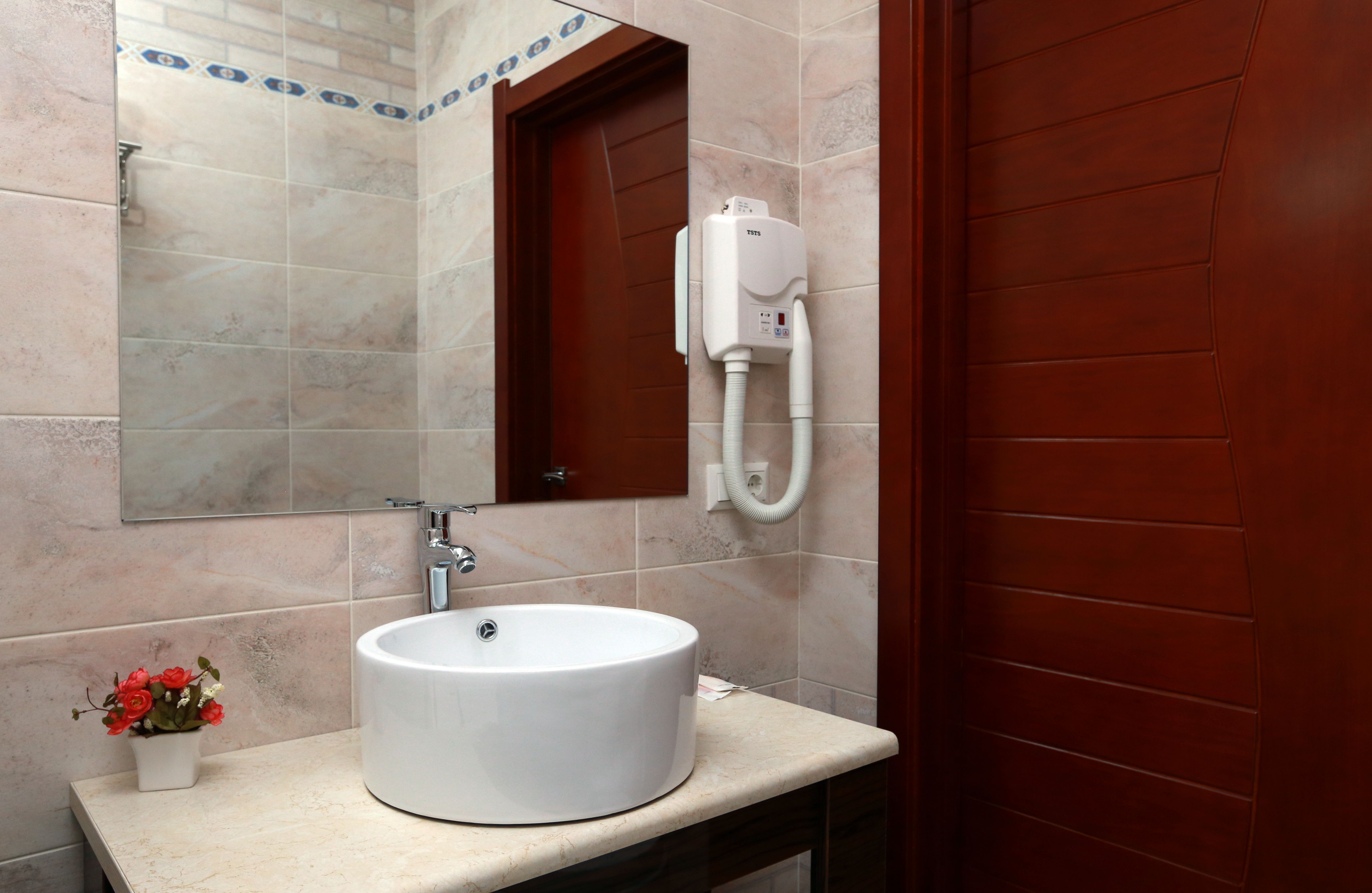Soluxe Hotel