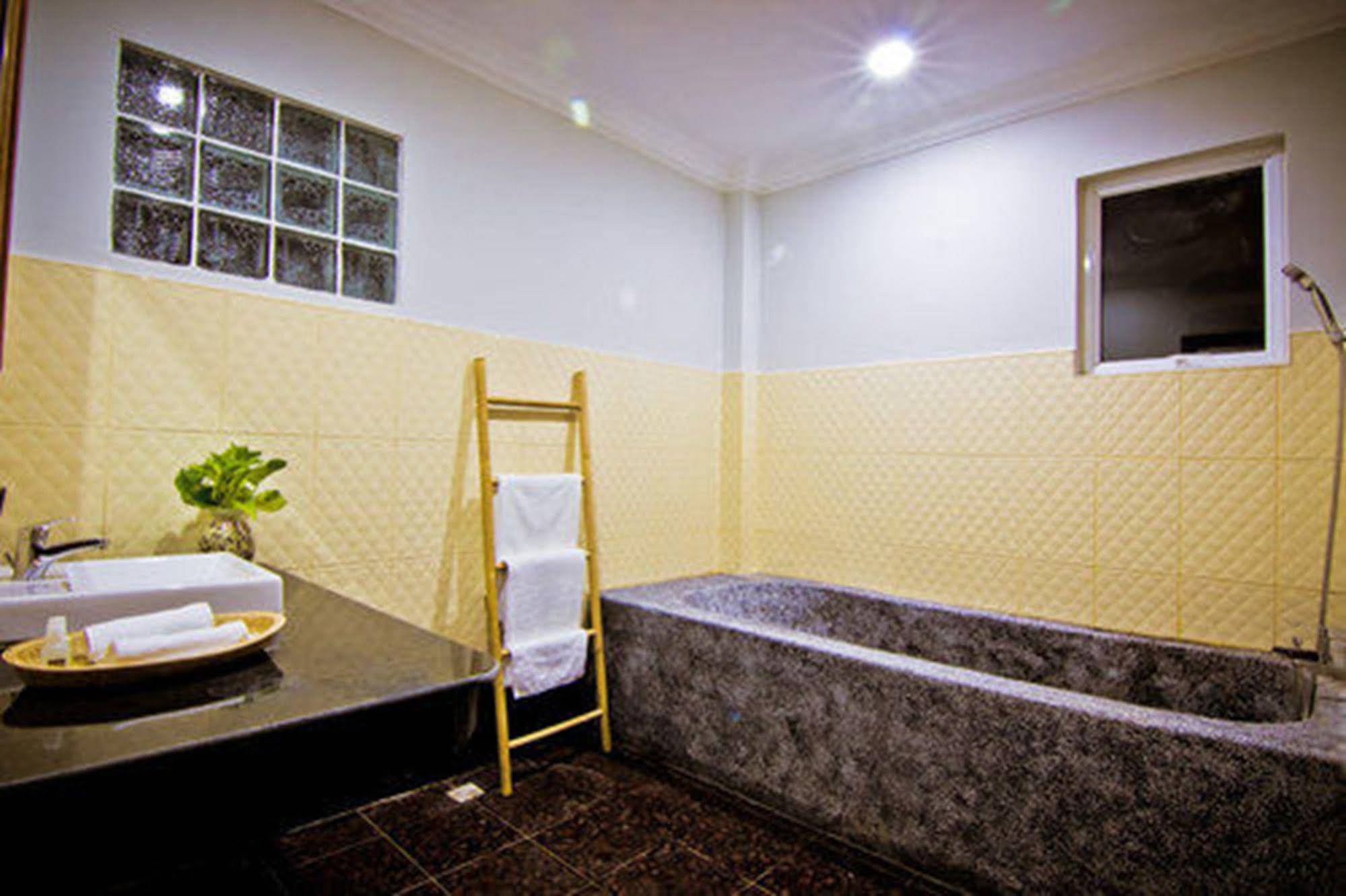 Ravorn Villa Boutique Resort & Restaurant