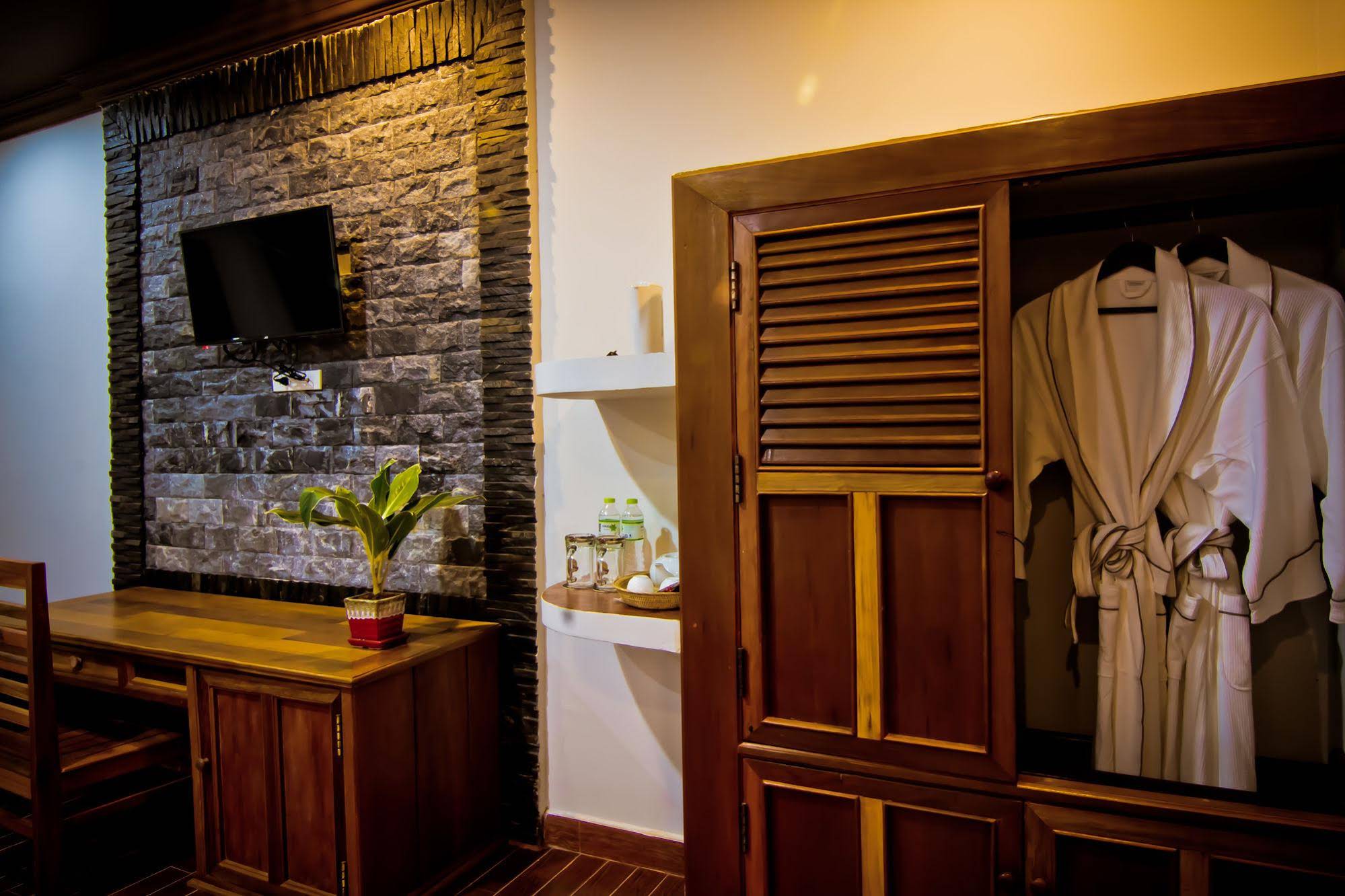 Ravorn Villa Boutique Resort & Restaurant