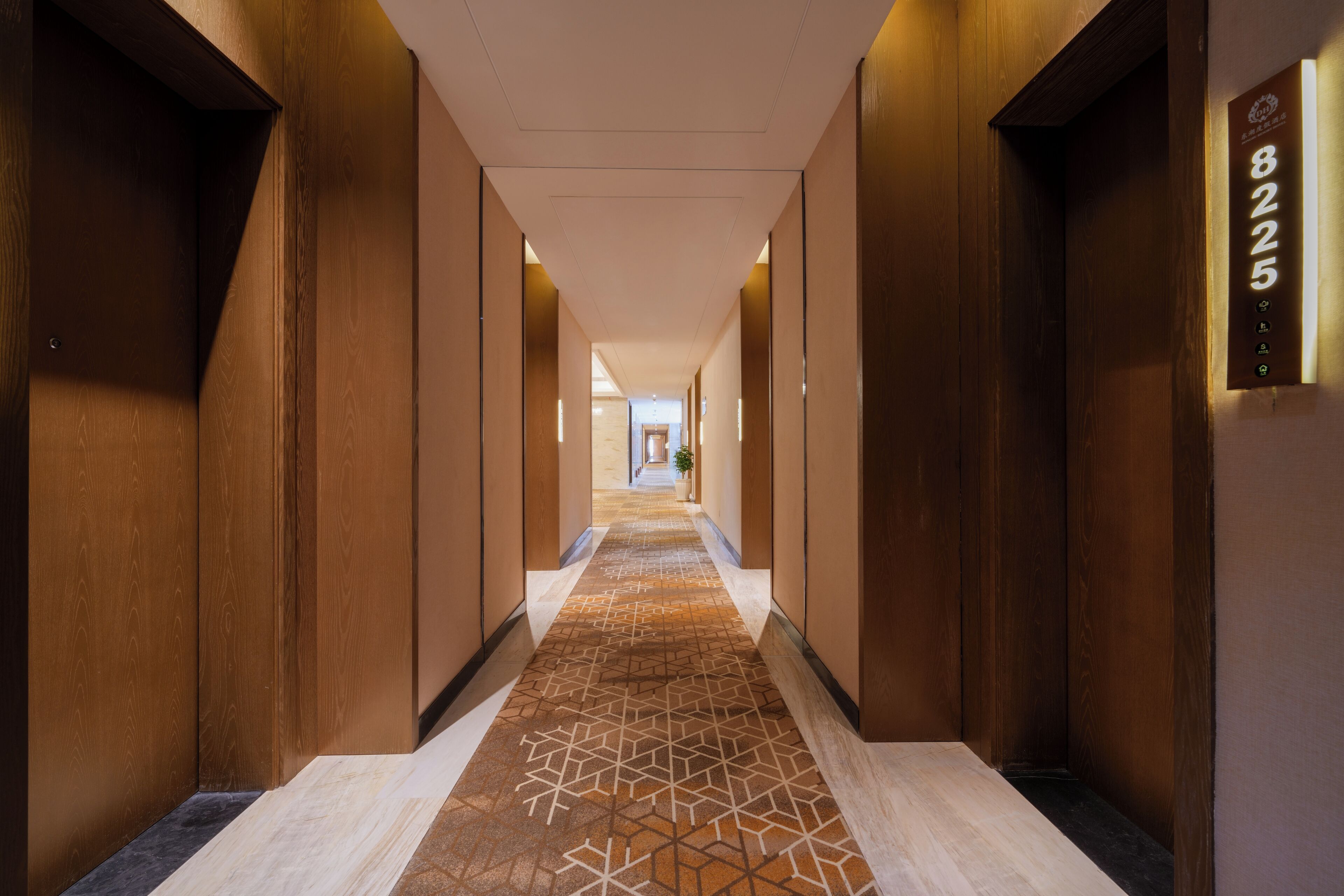 Donghu Resort Hotel