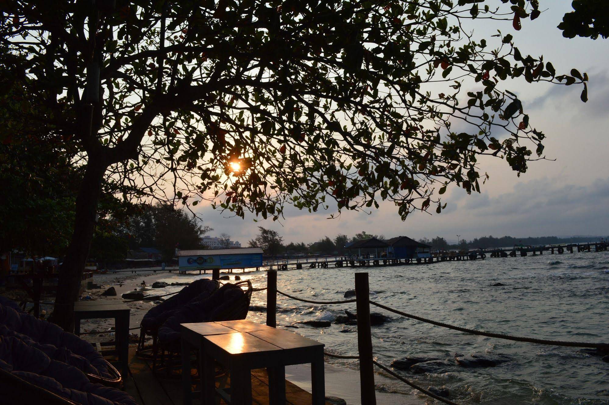 Laluna Bungalows & Restaurant