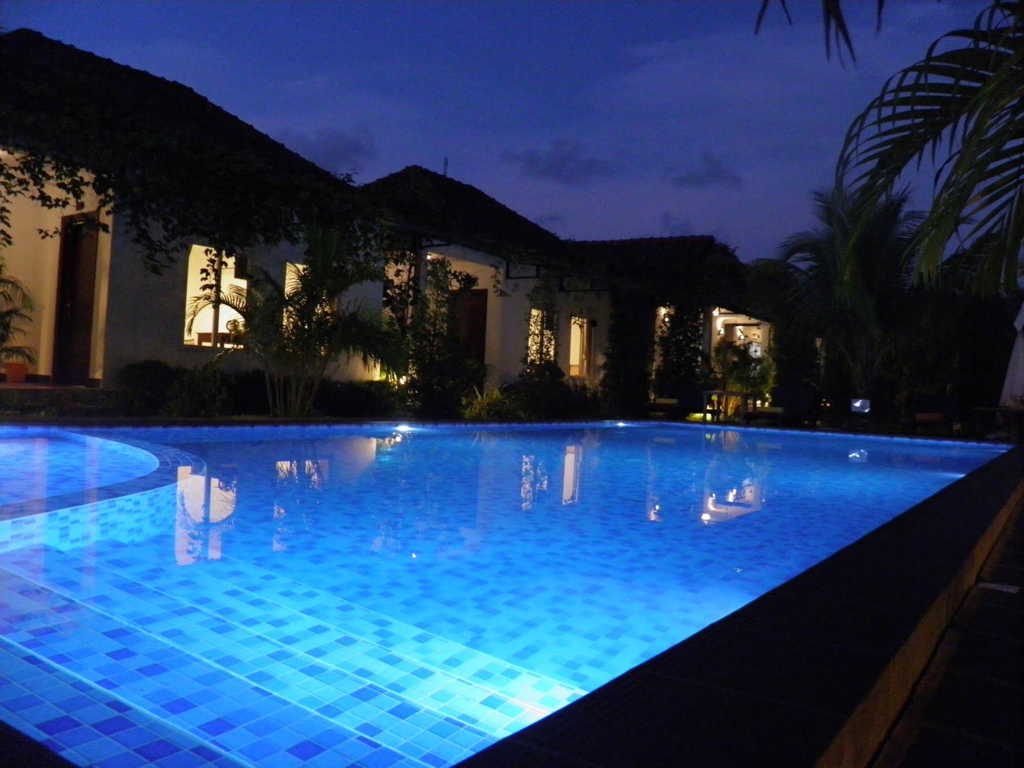 White Boutique Hotel & Residences