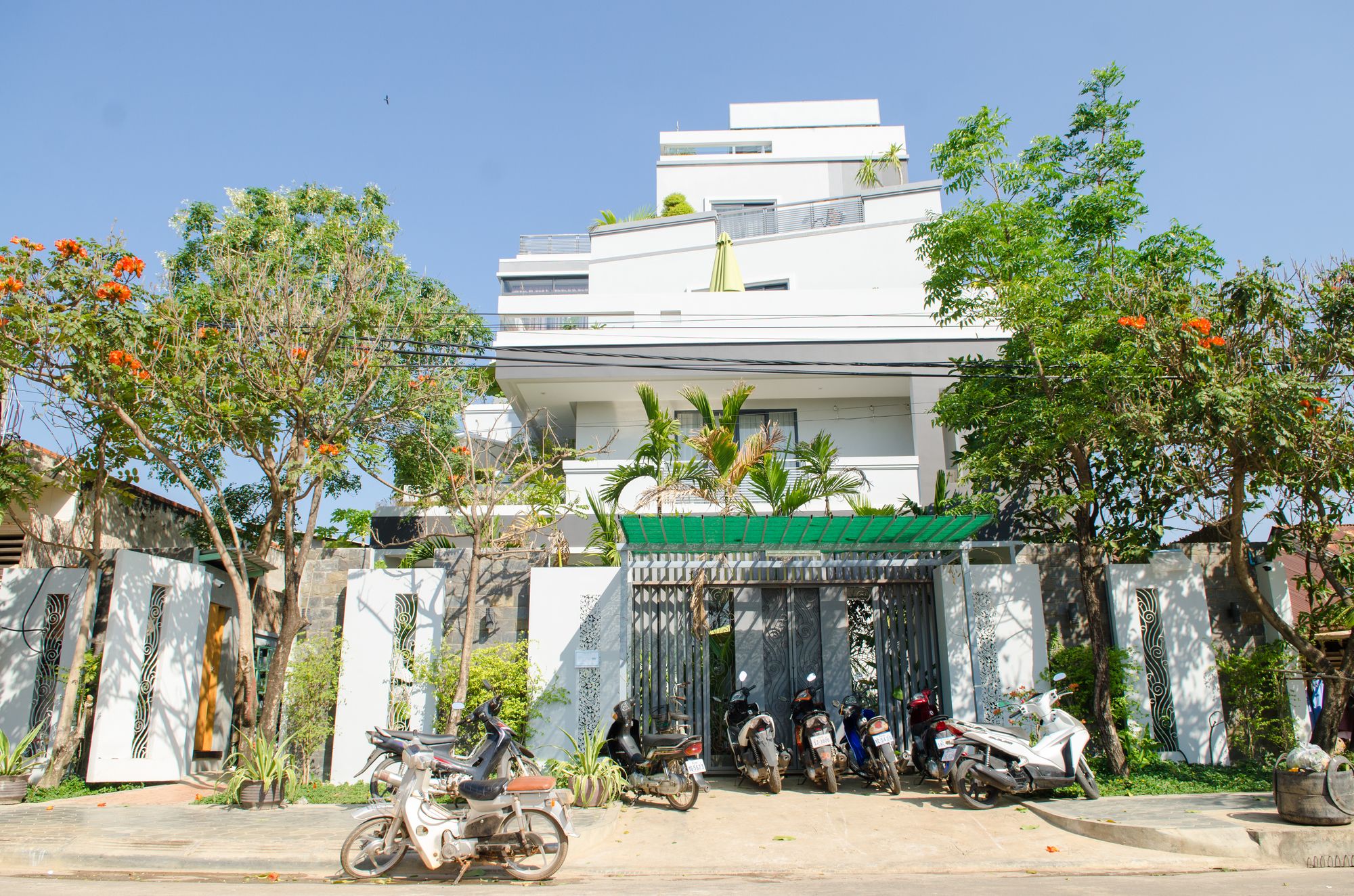 Hotel Five. S