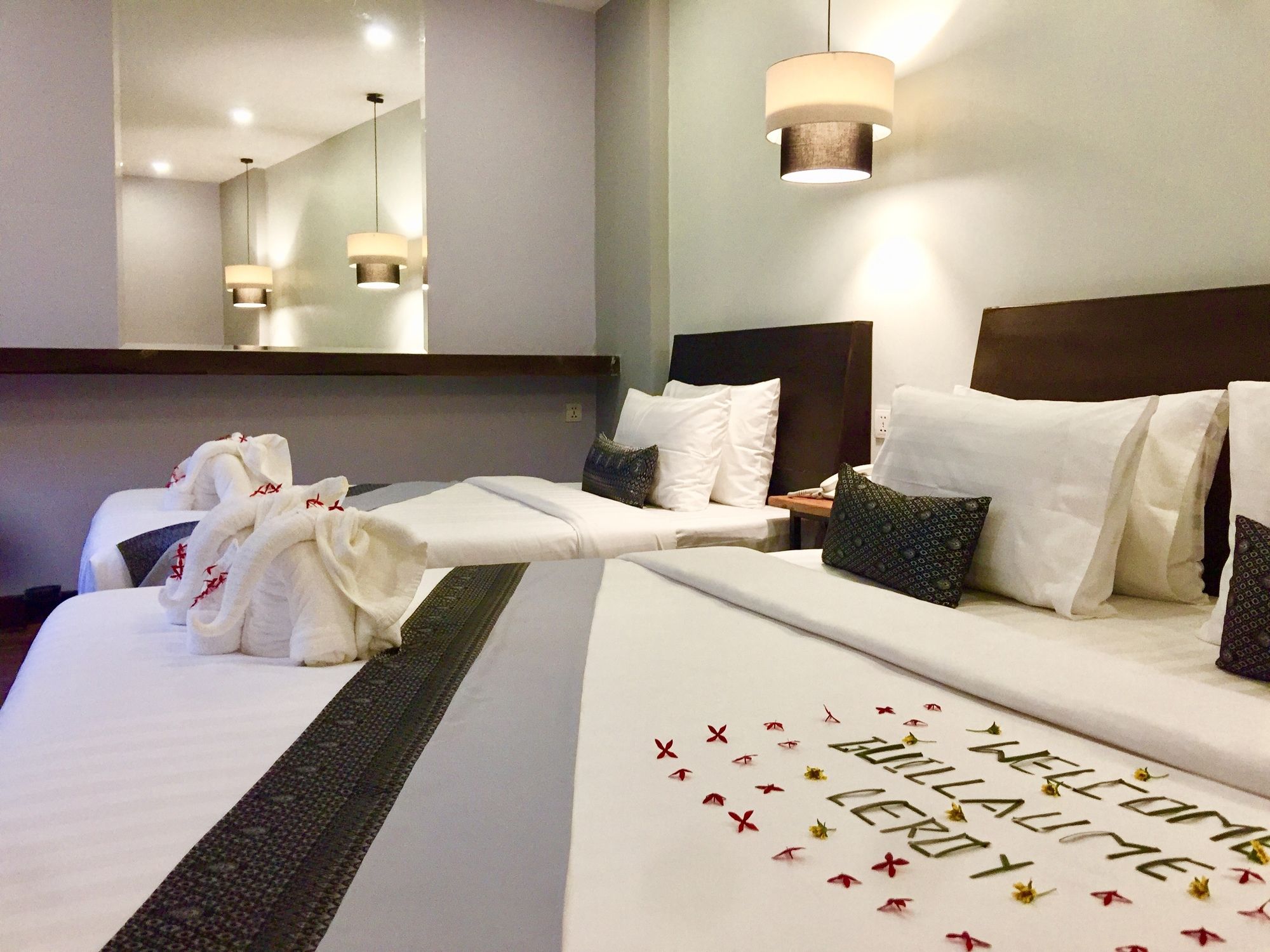 Hotel Five. S