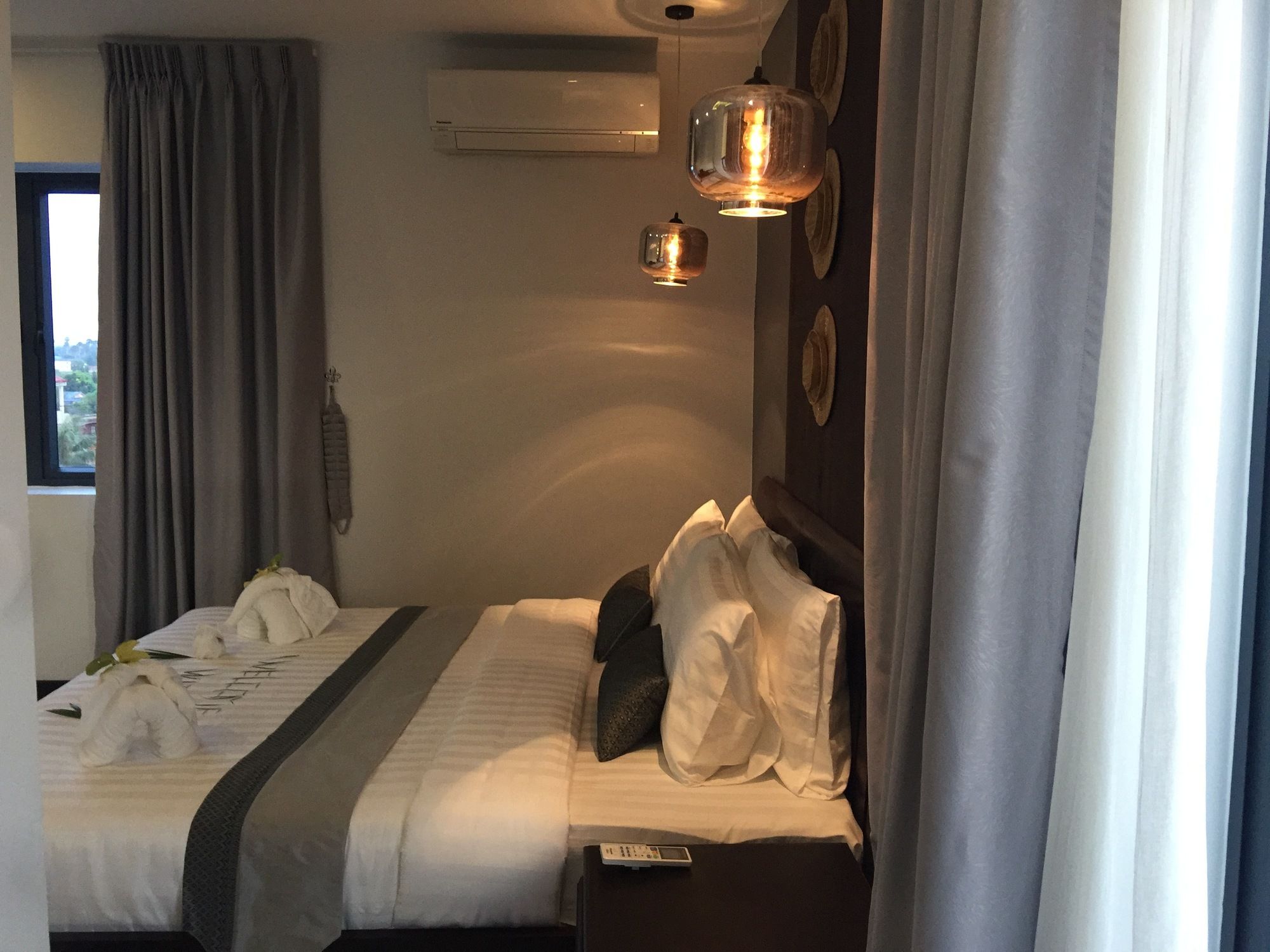 Hotel Five. S