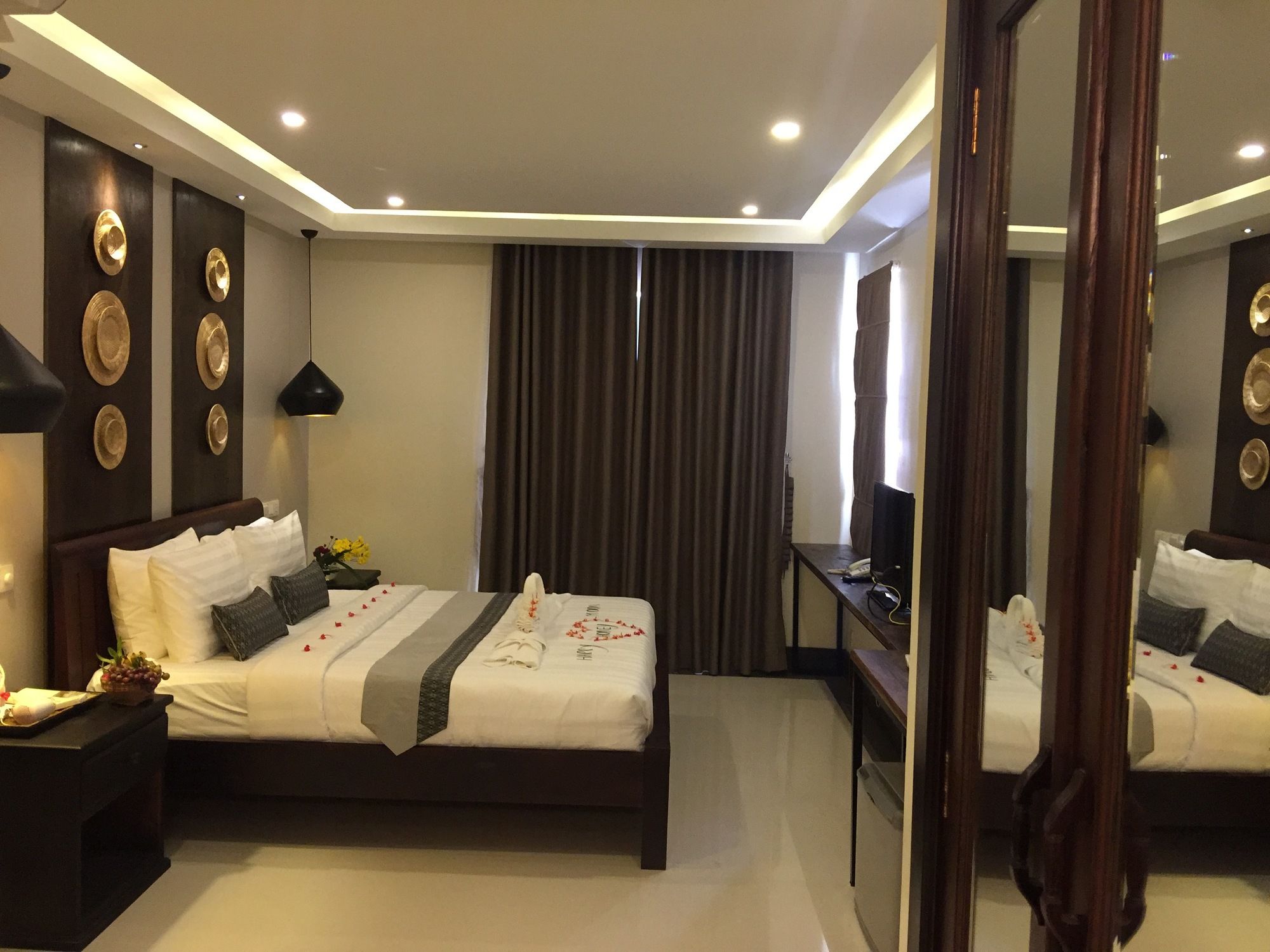 Hotel Five. S