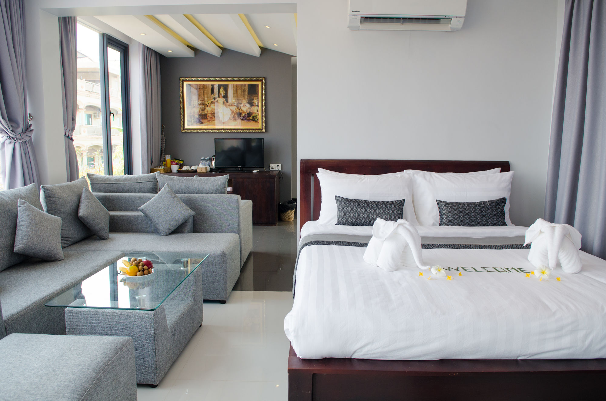 Hotel Five. S
