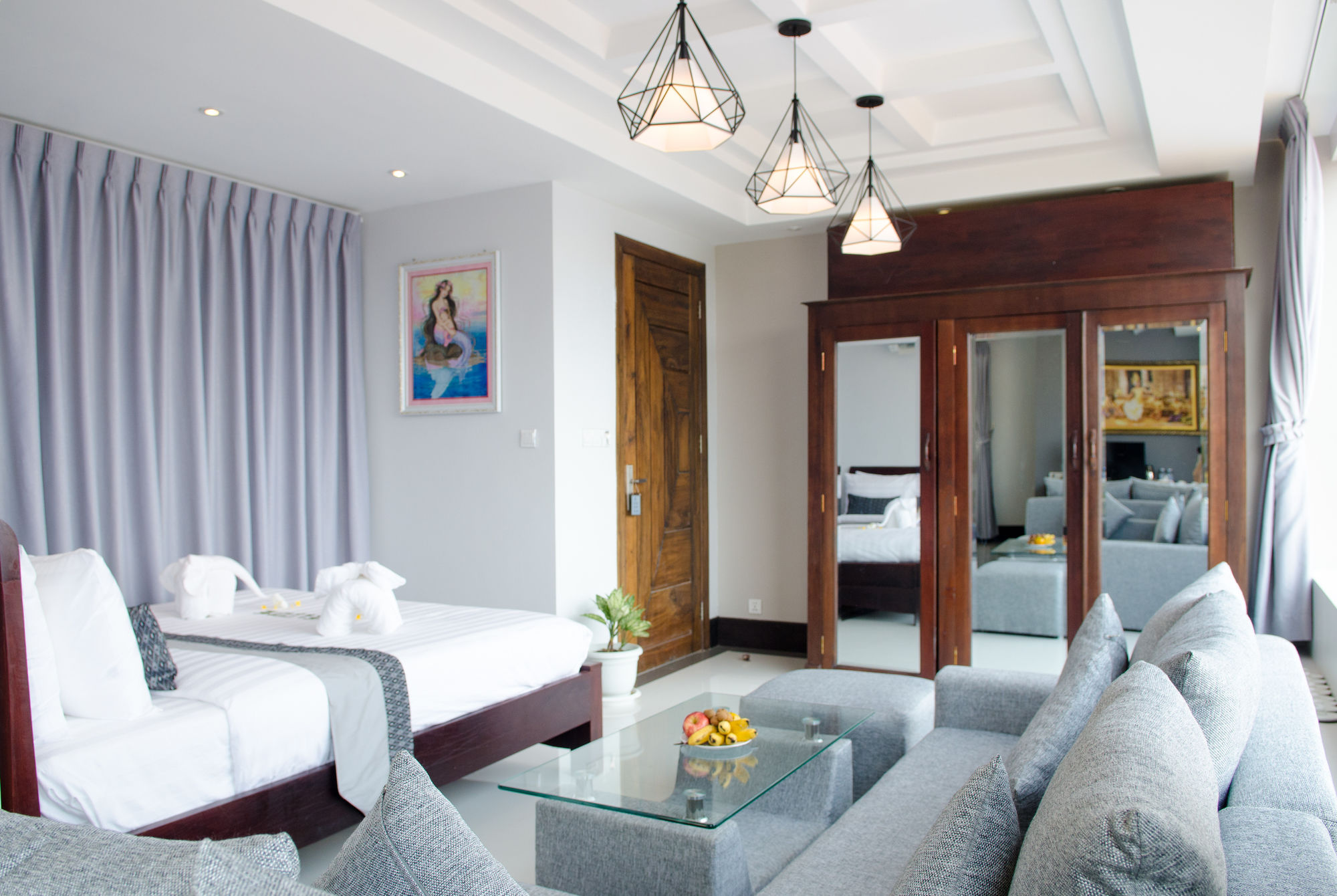 Hotel Five. S