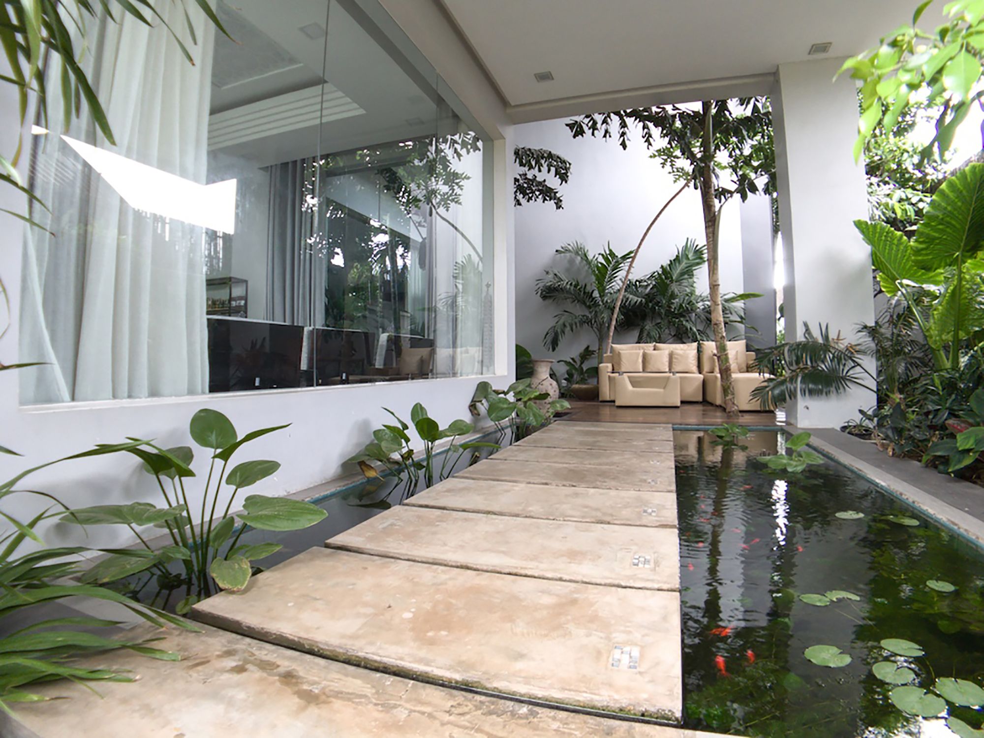 Hotel Five. S