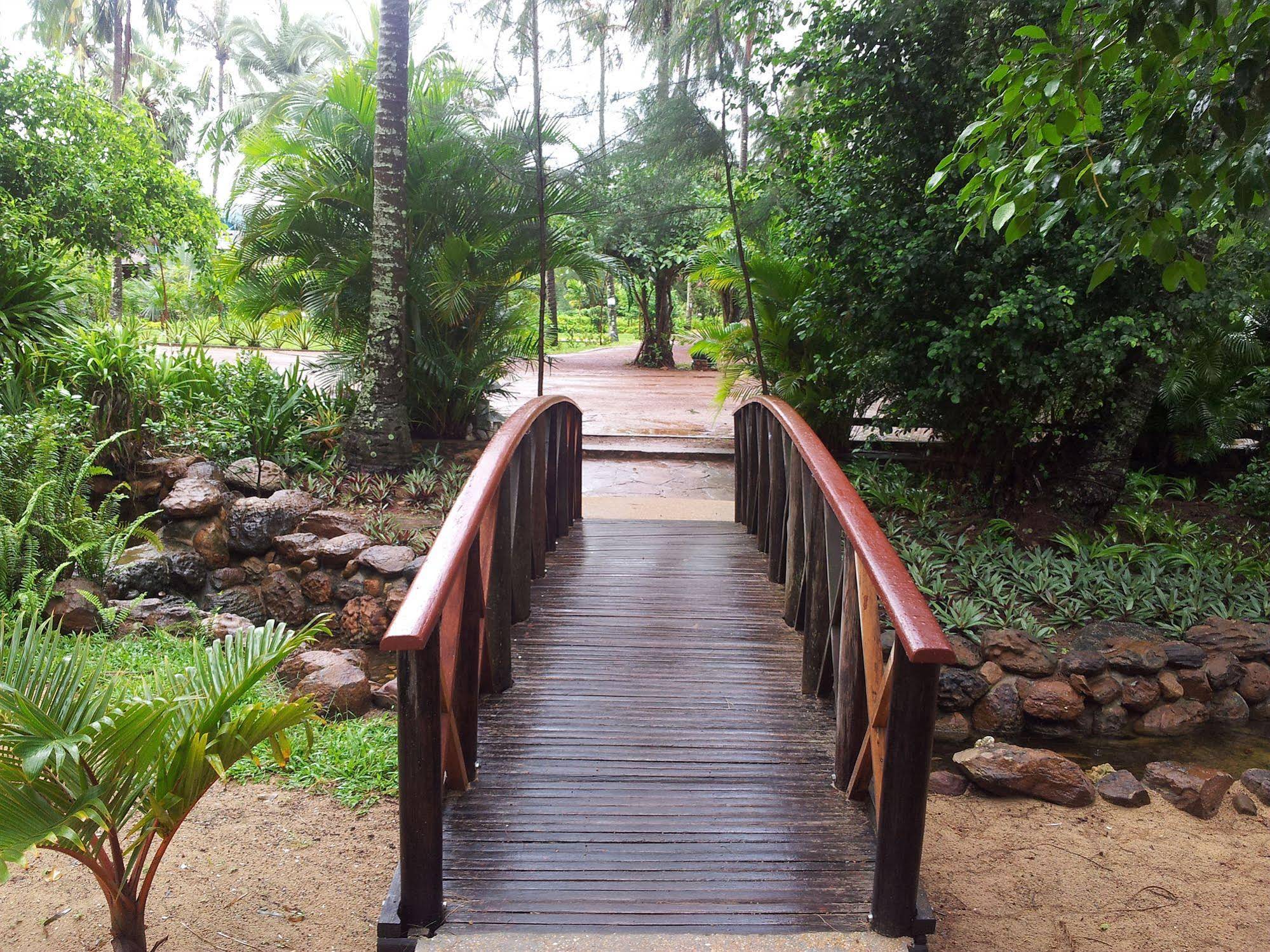 Nataya Roundhouse Coral Bay Resort and Spa