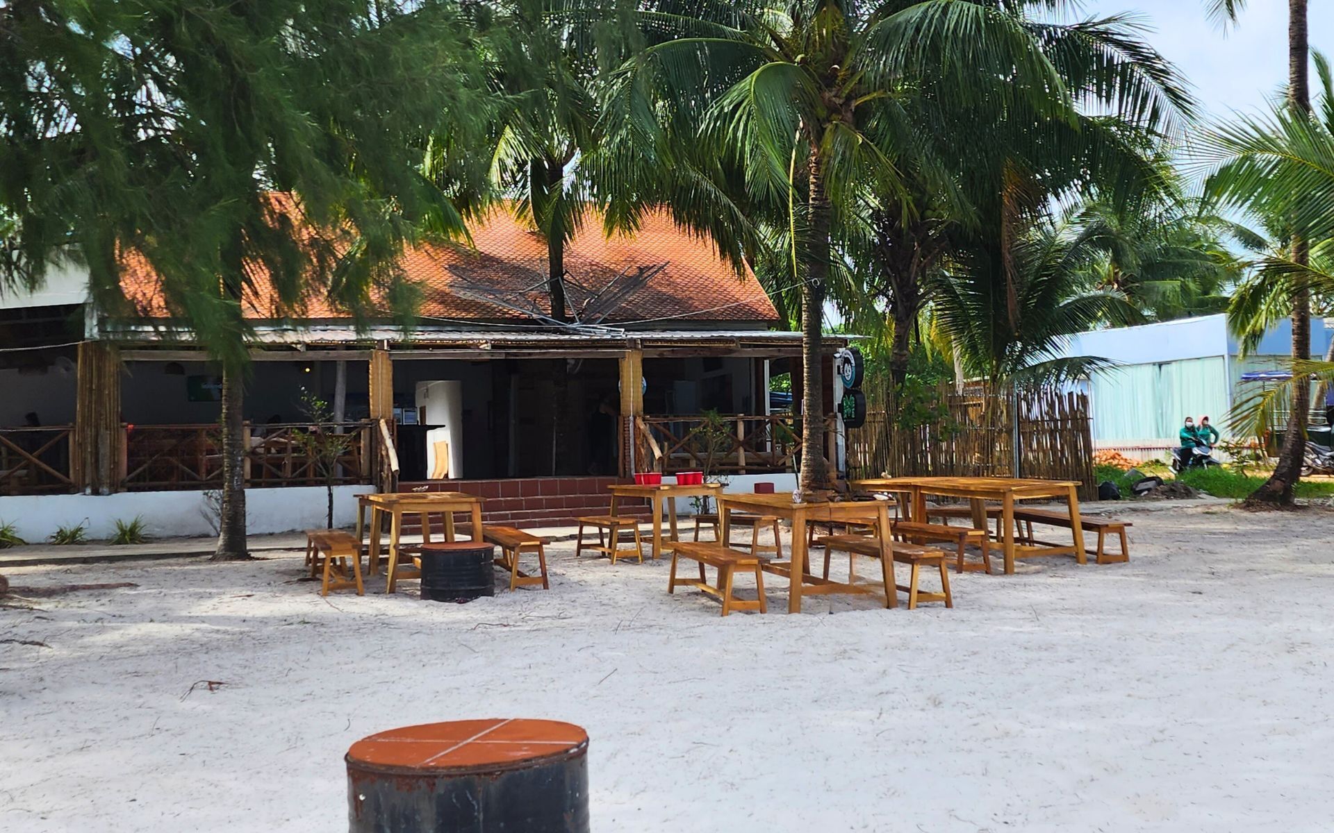 Mad Monkey Koh Rong Samloem