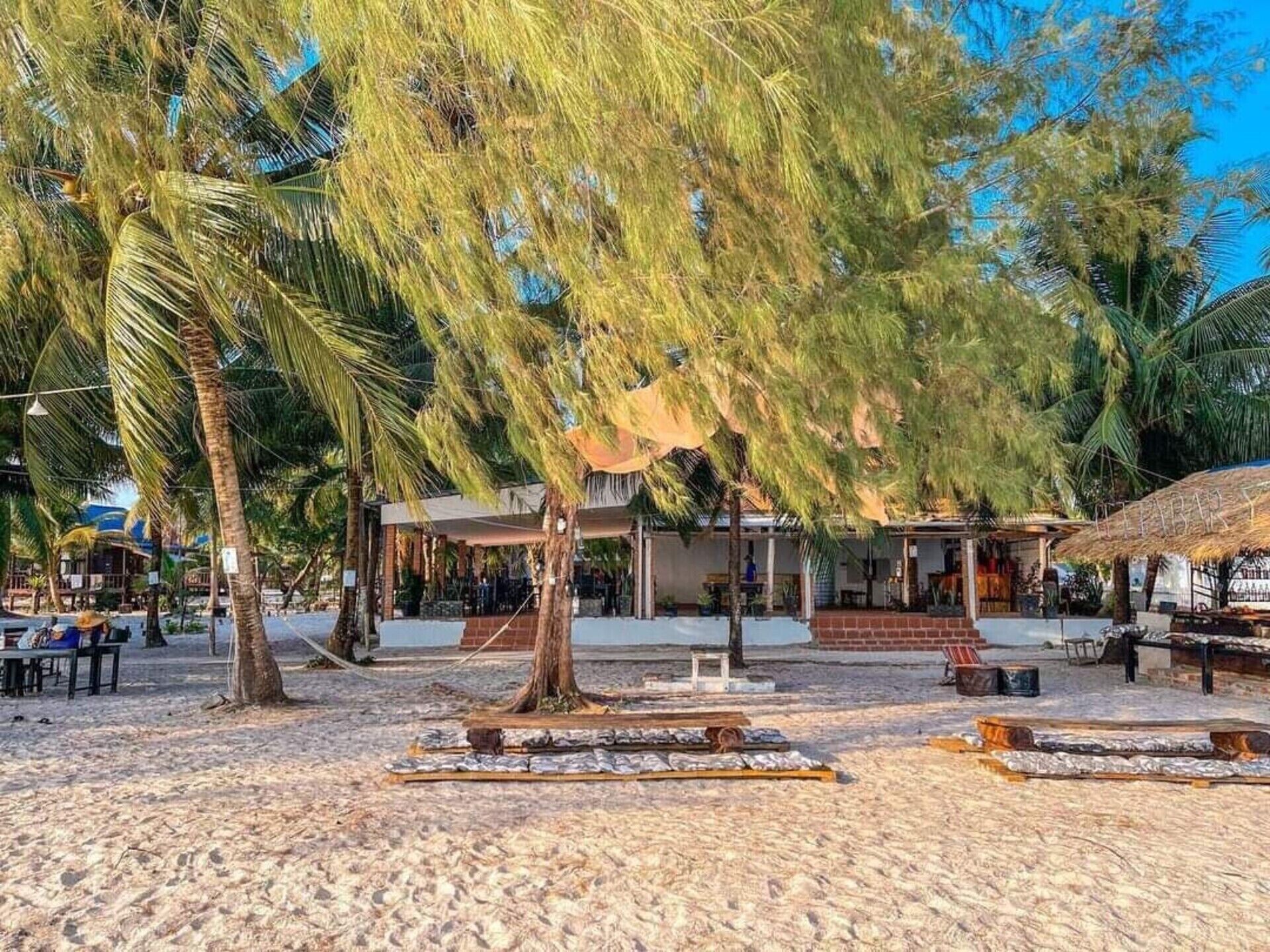 Mad Monkey Koh Rong Samloem