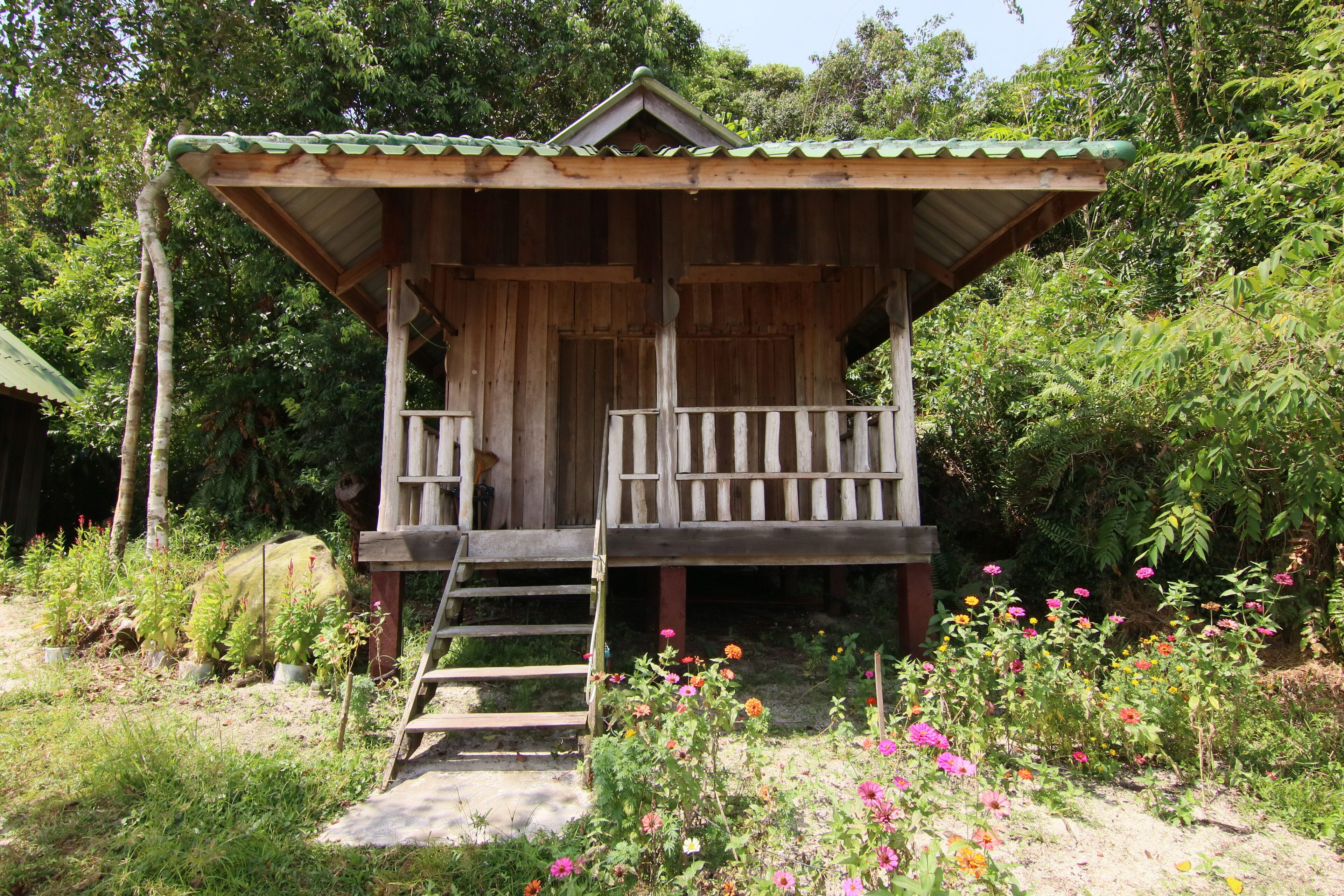 Mad Monkey Koh Rong Samloem