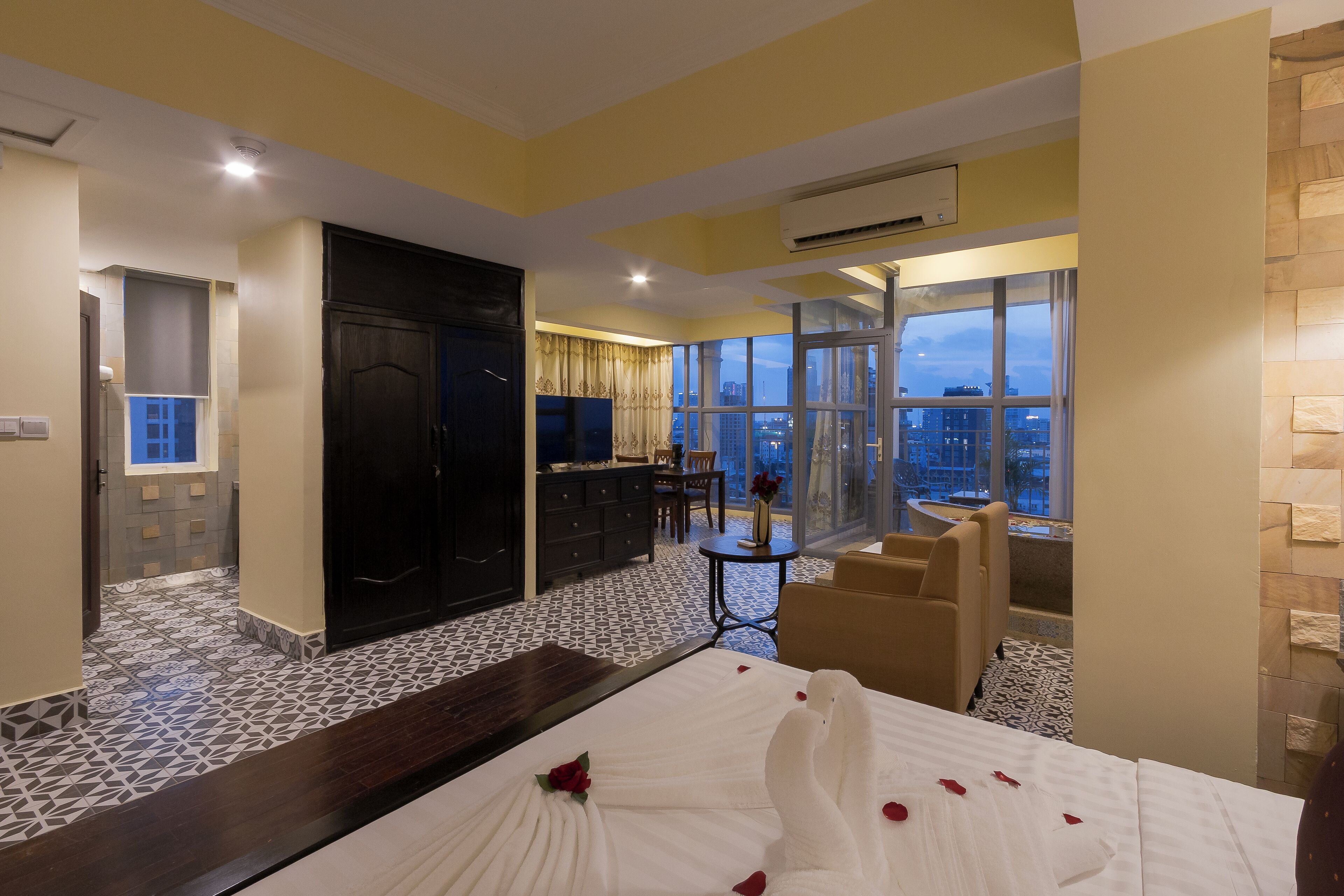 Arison Hotel