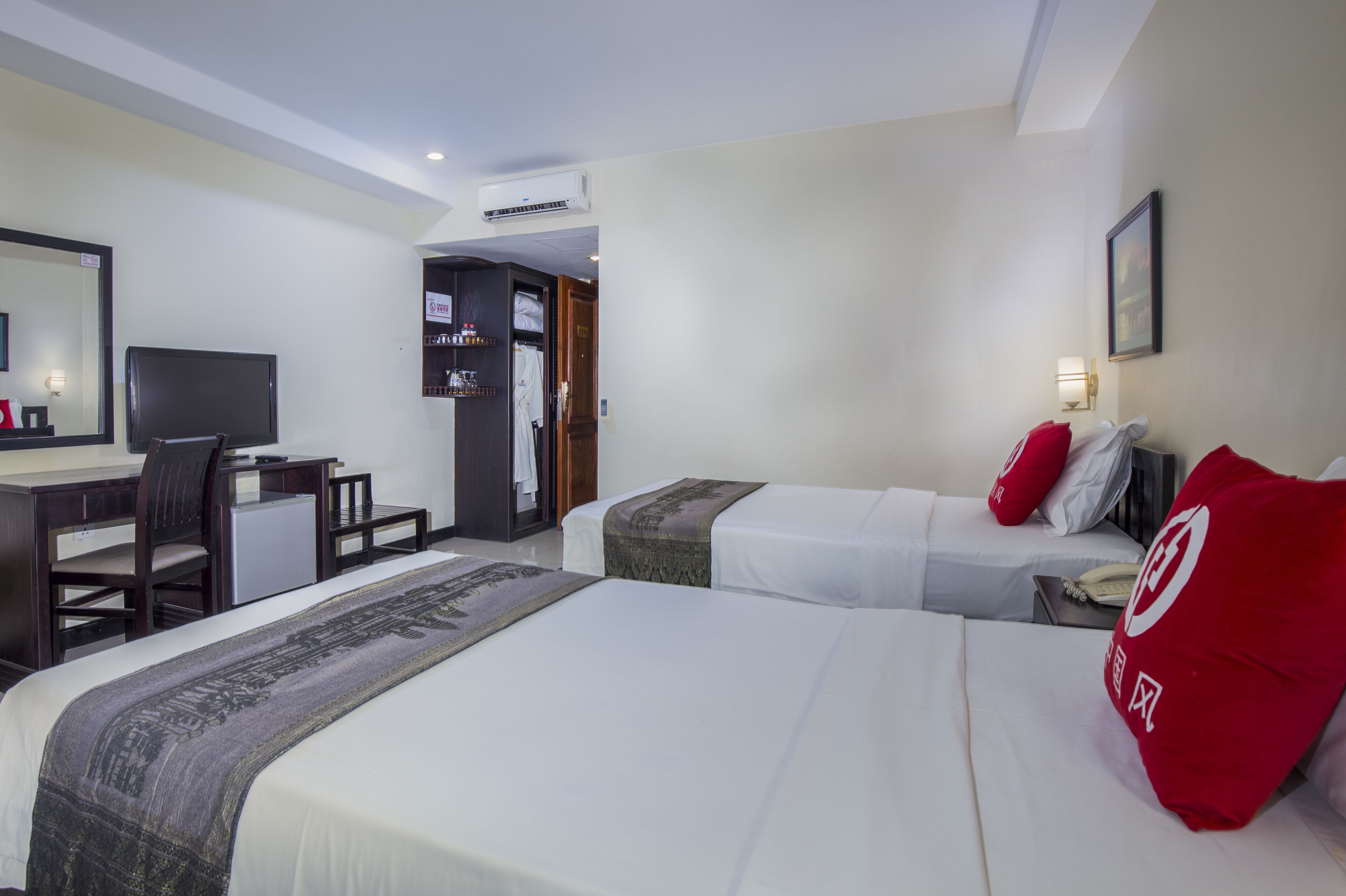 China Wind Holiday Hotel