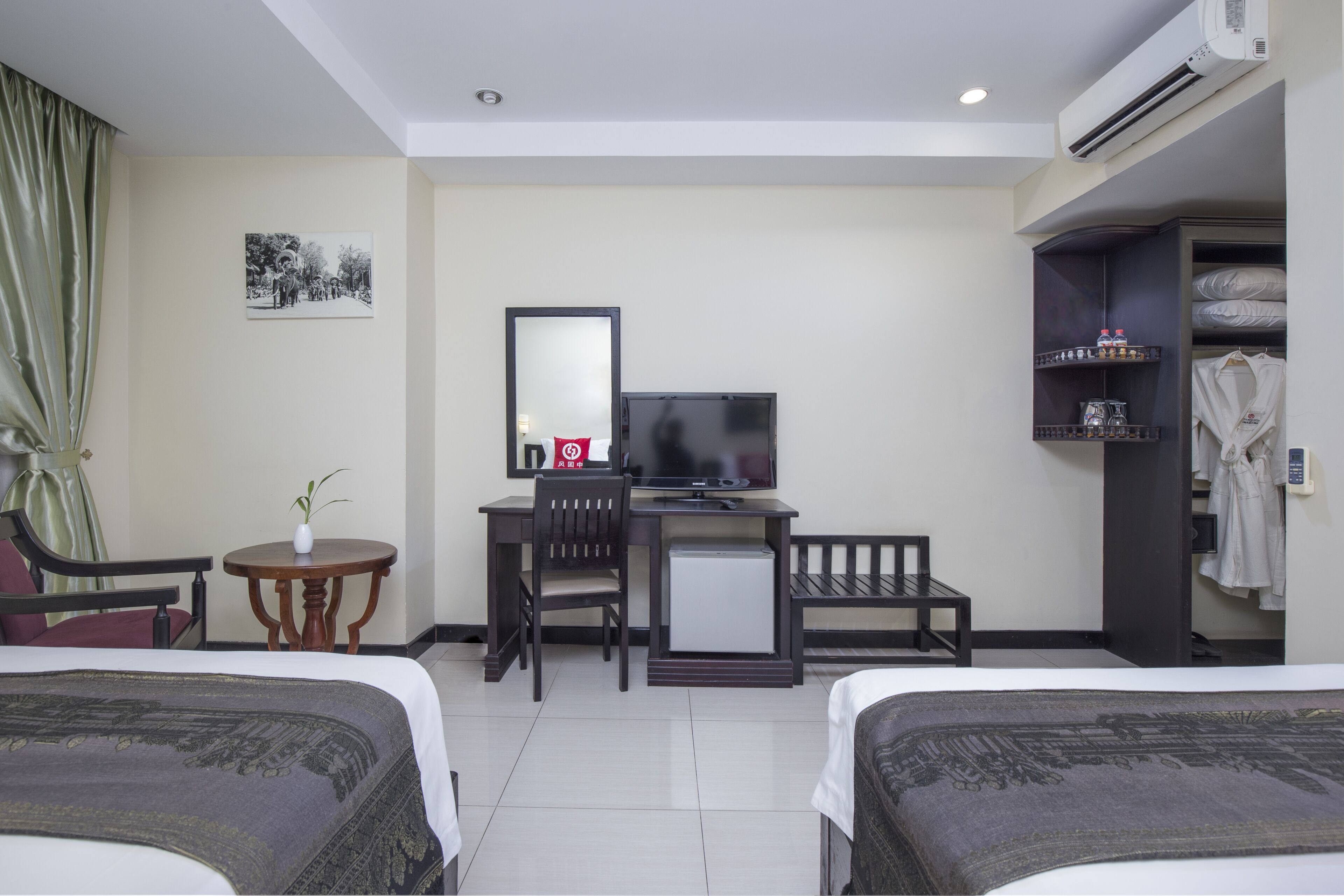 China Wind Holiday Hotel