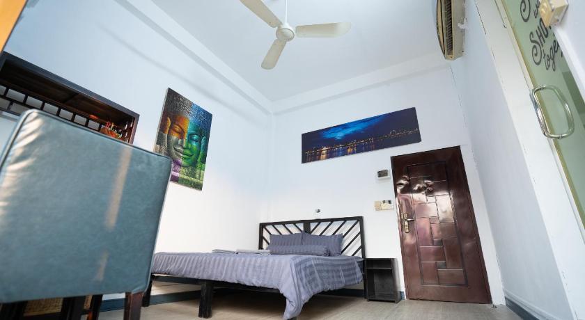 Eighty8 Backpackers Hostel