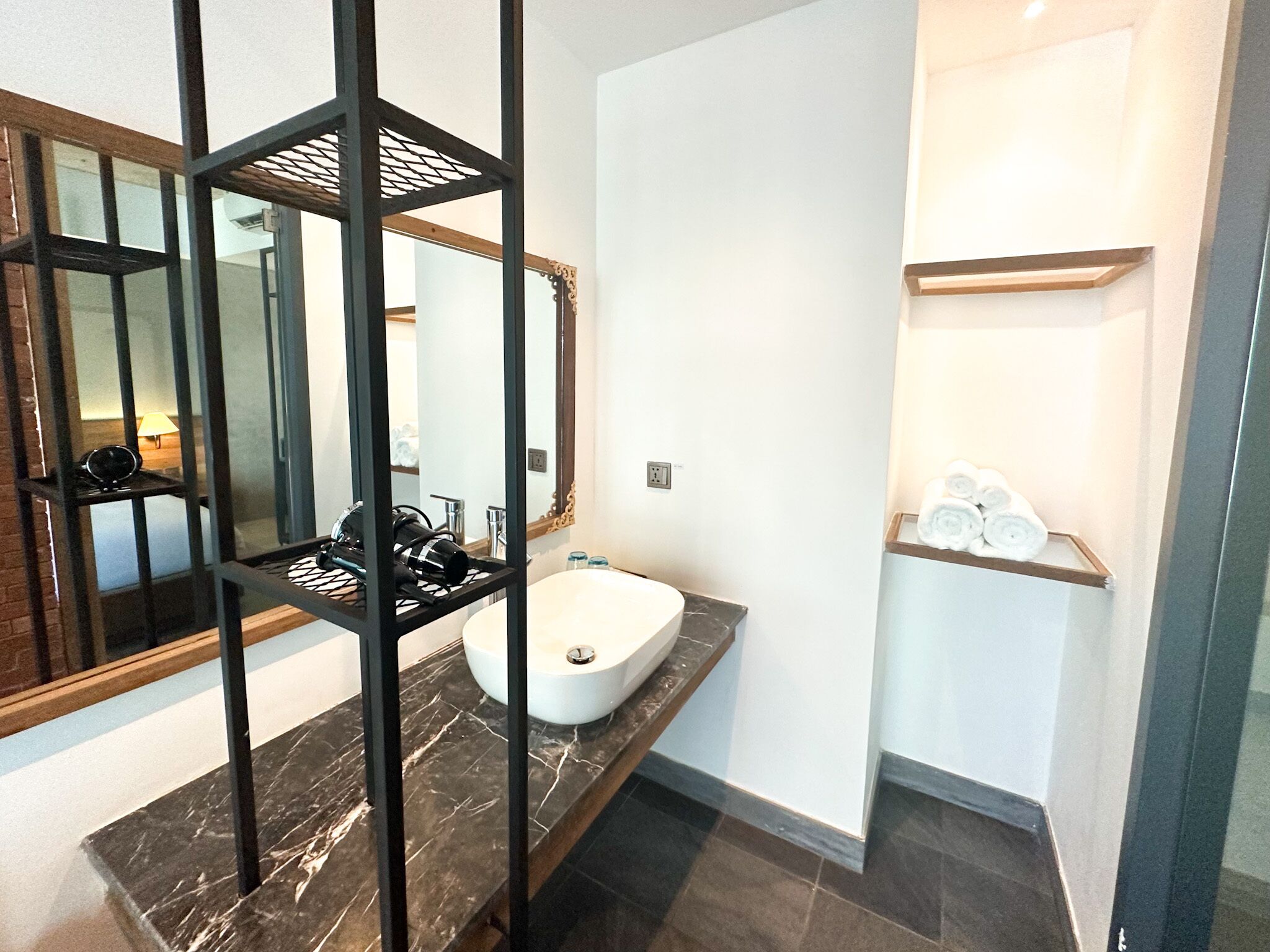 Royal Palace Suites Hotel by Caerus