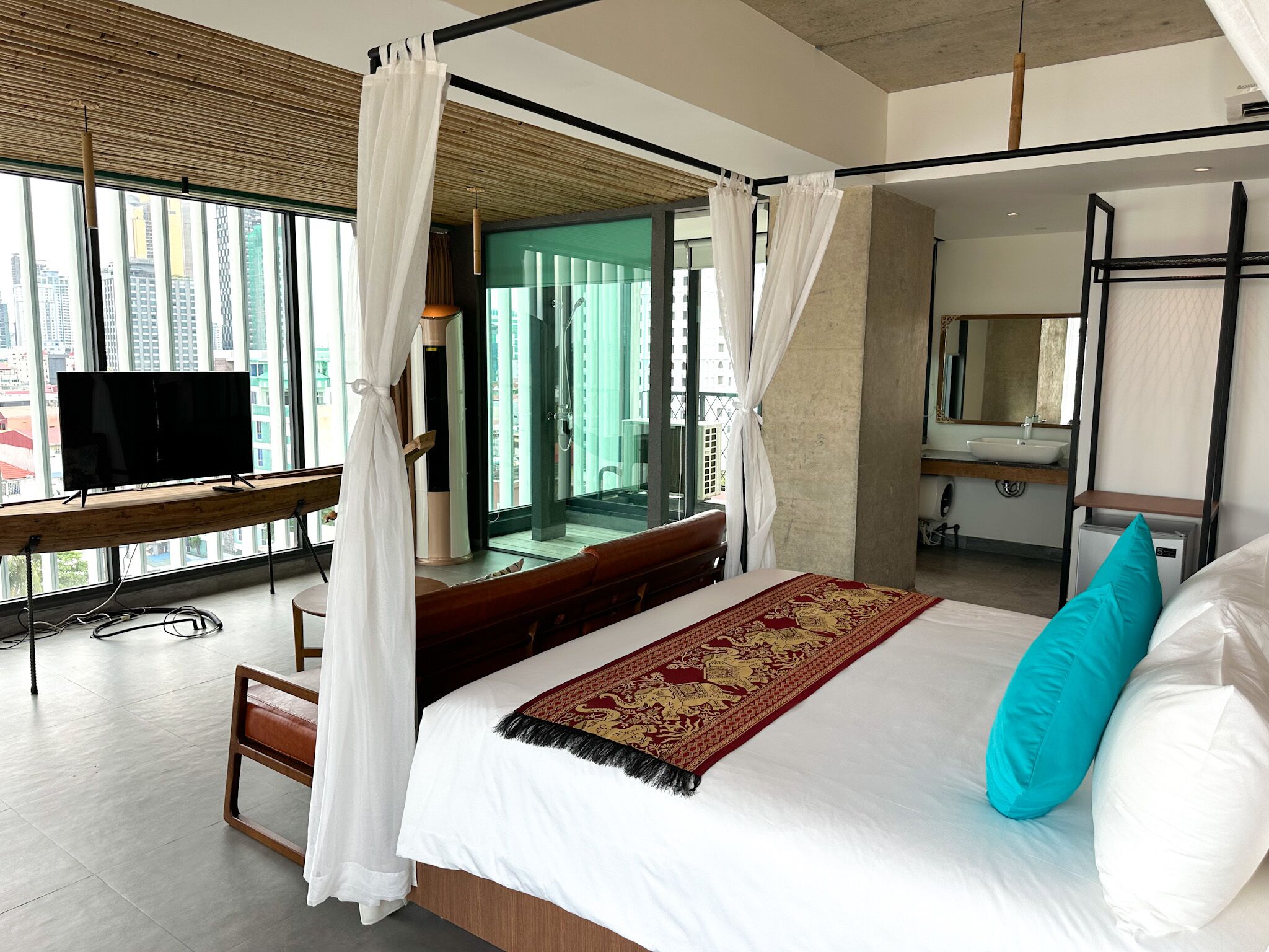 Royal Palace Suites Hotel by Caerus