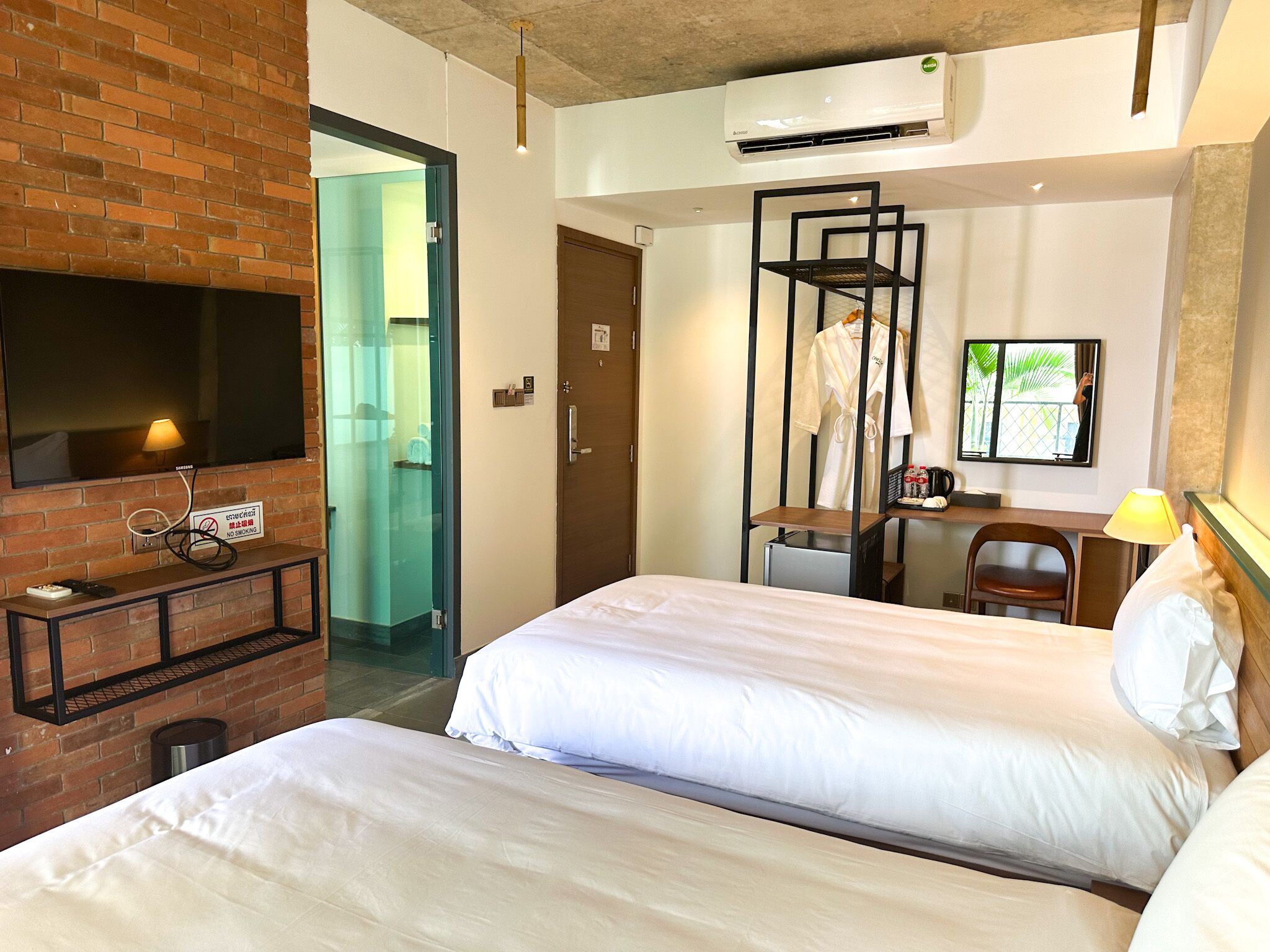 Royal Palace Suites Hotel by Caerus