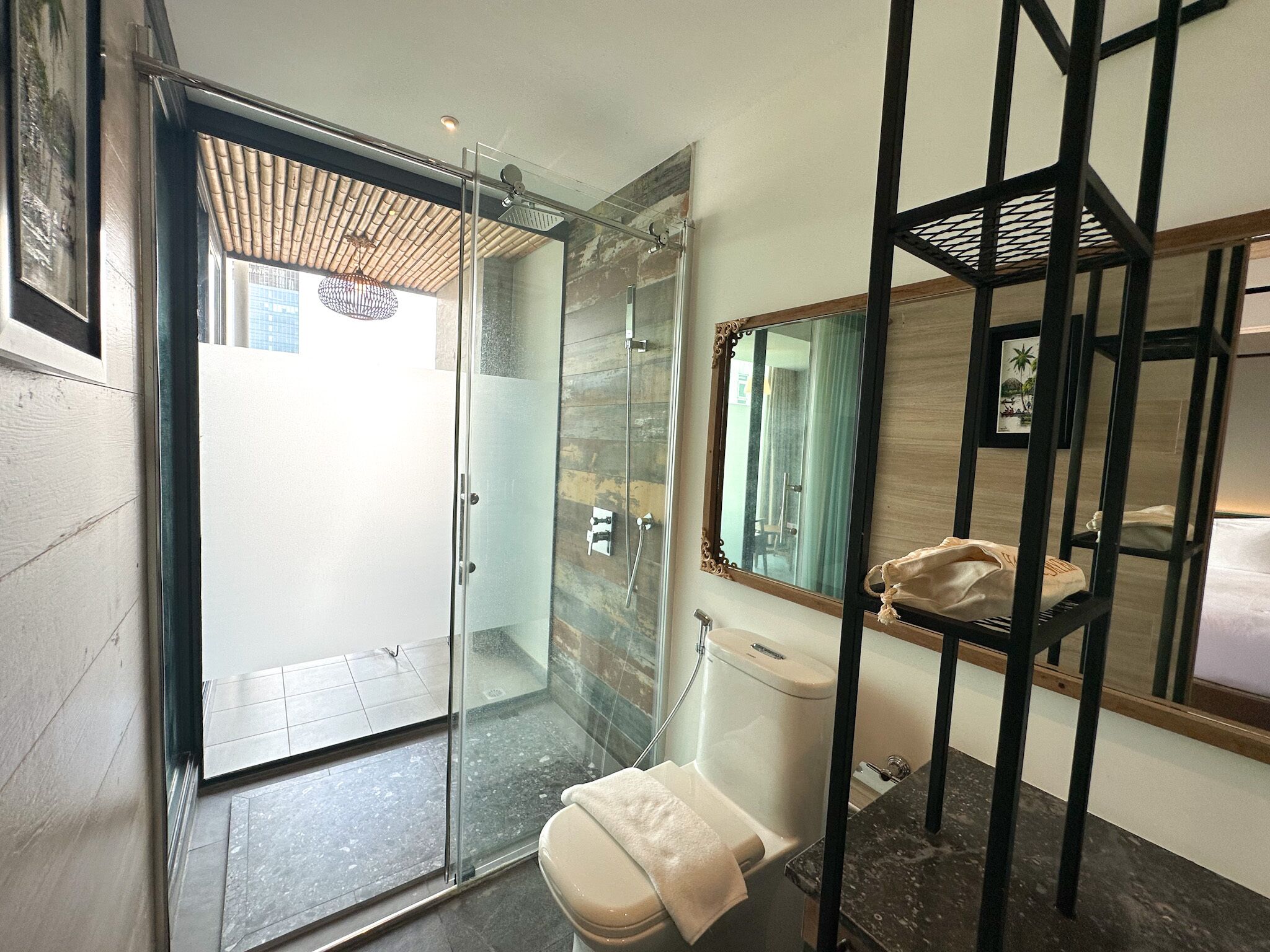 Royal Palace Suites Hotel by Caerus
