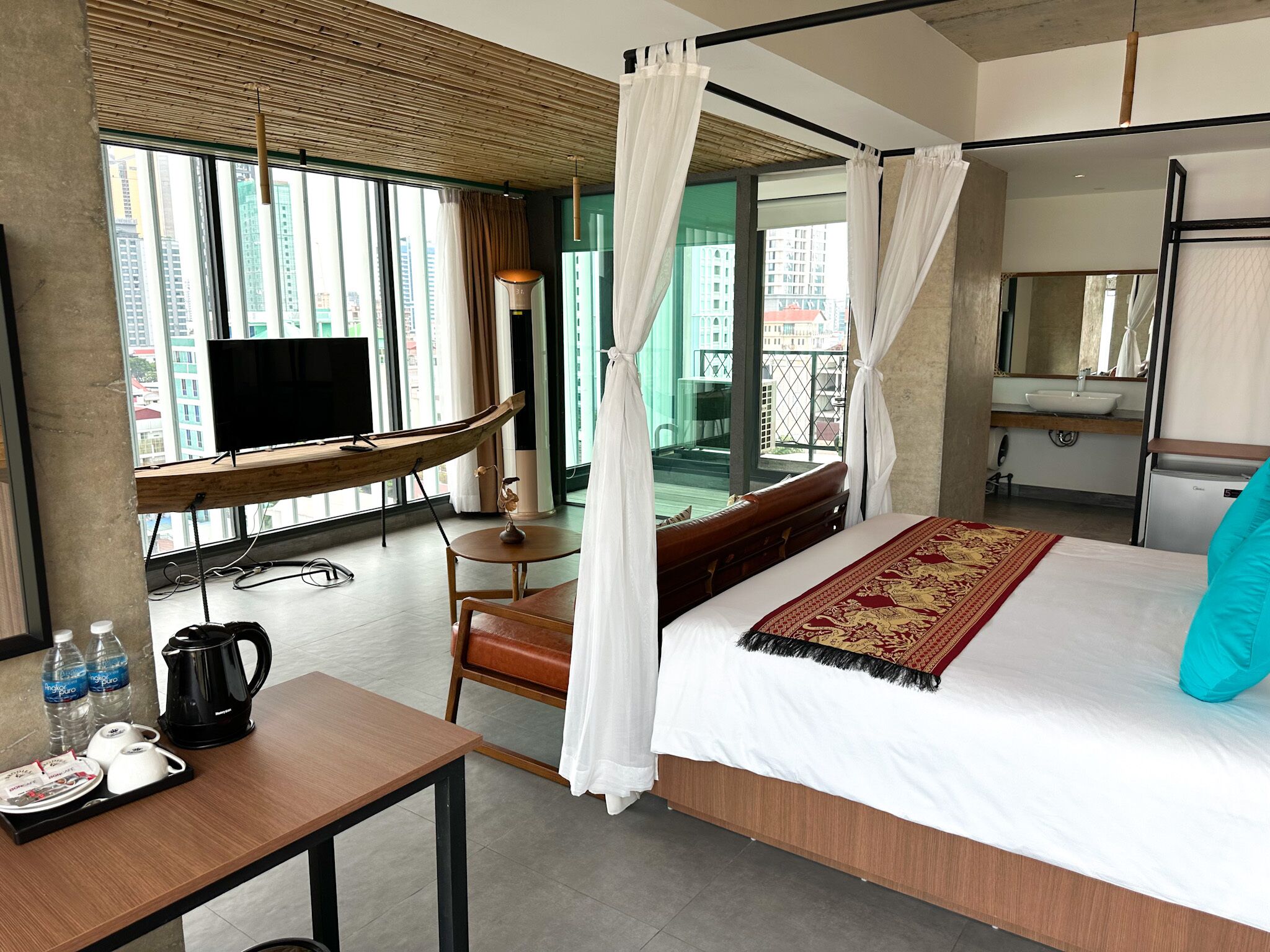Royal Palace Suites Hotel by Caerus