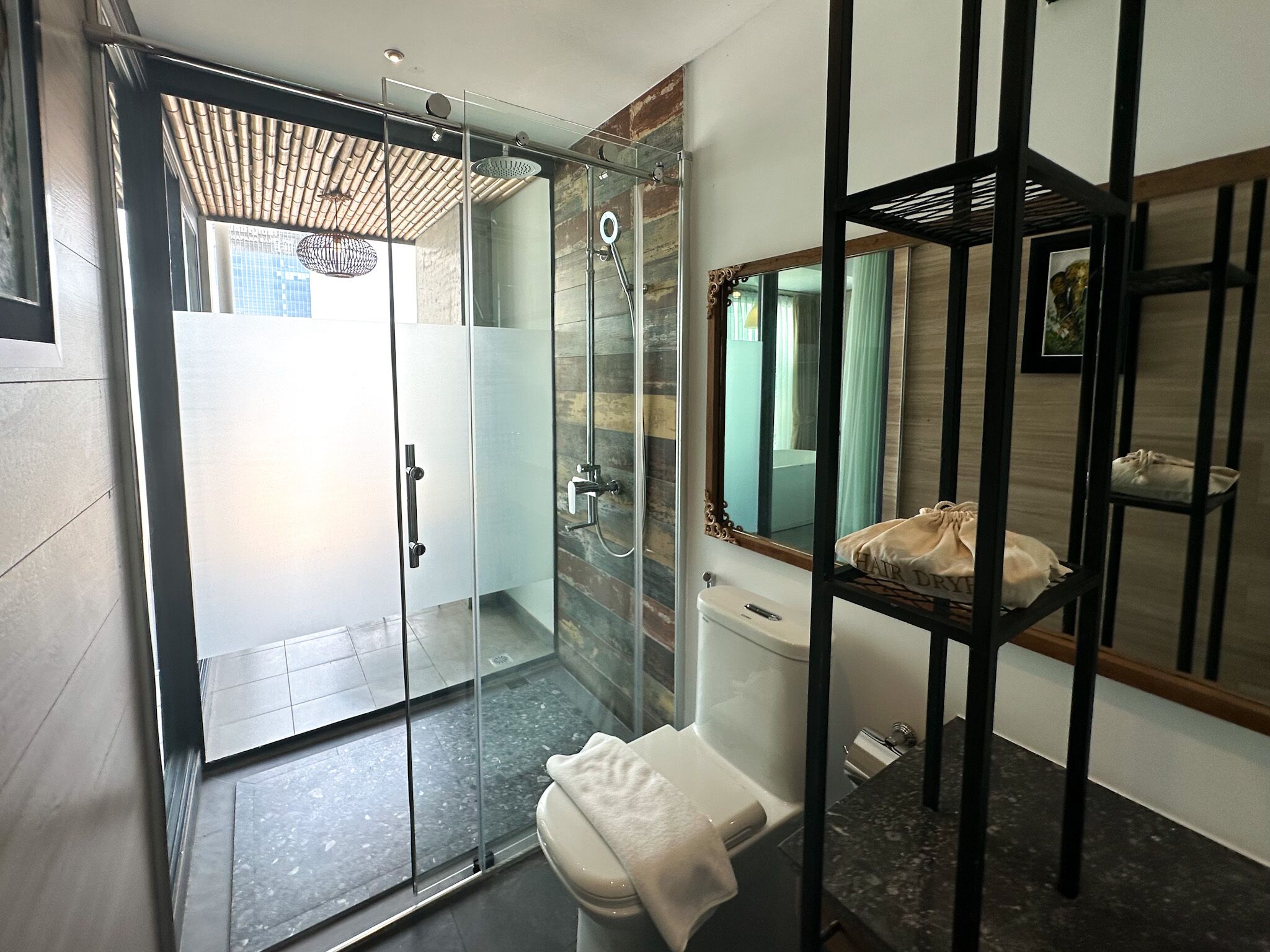 Royal Palace Suites Hotel by Caerus