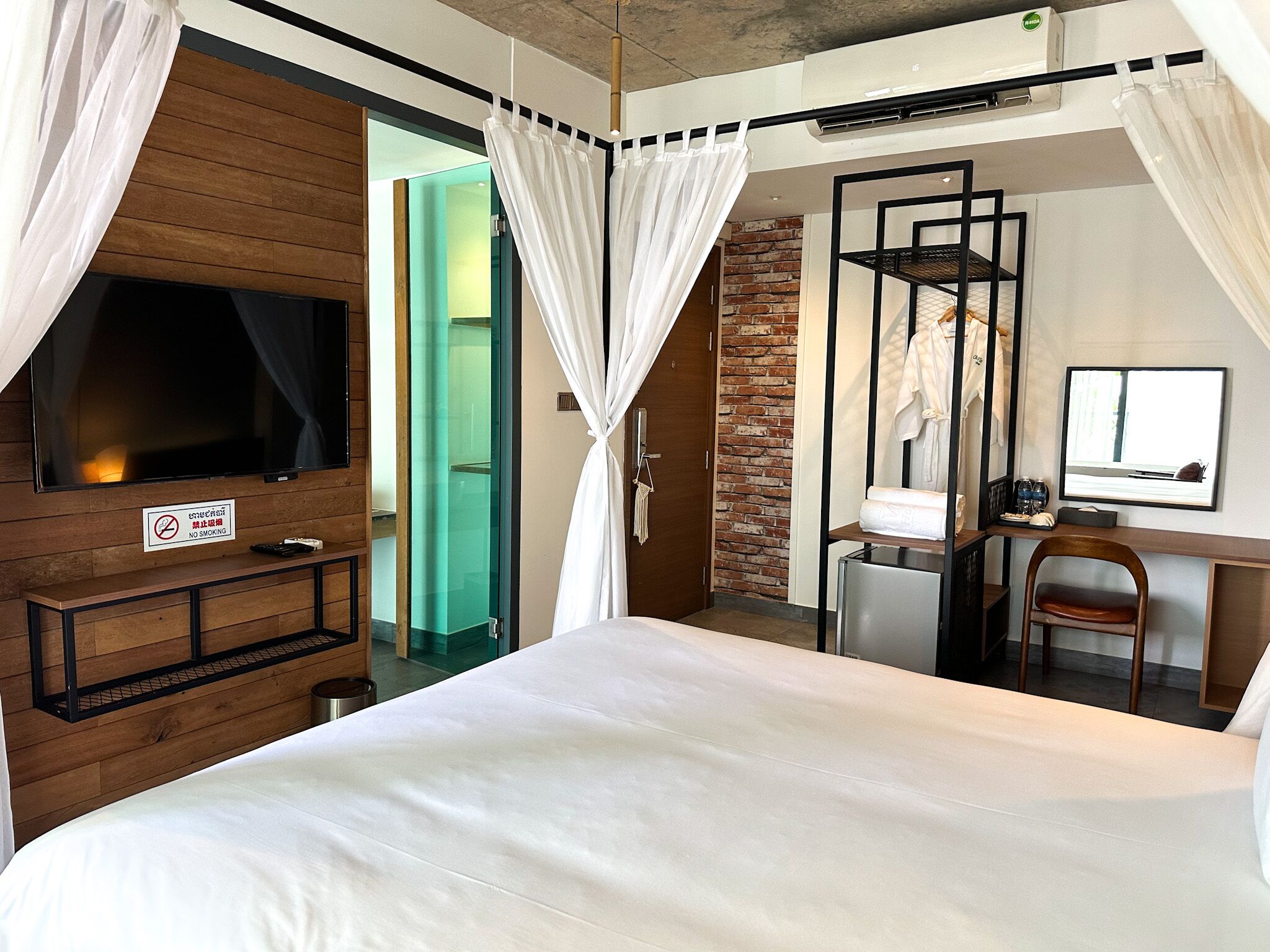 Royal Palace Suites Hotel by Caerus