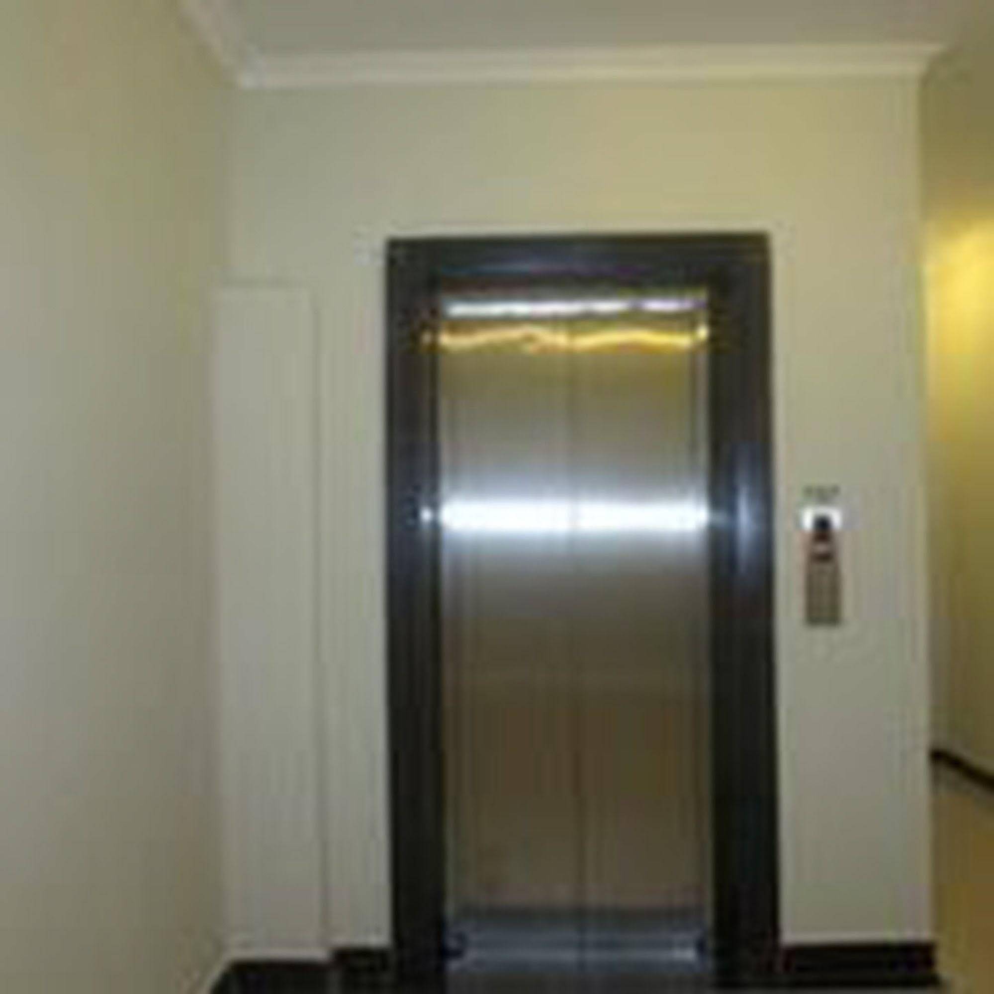 Safari Hotel