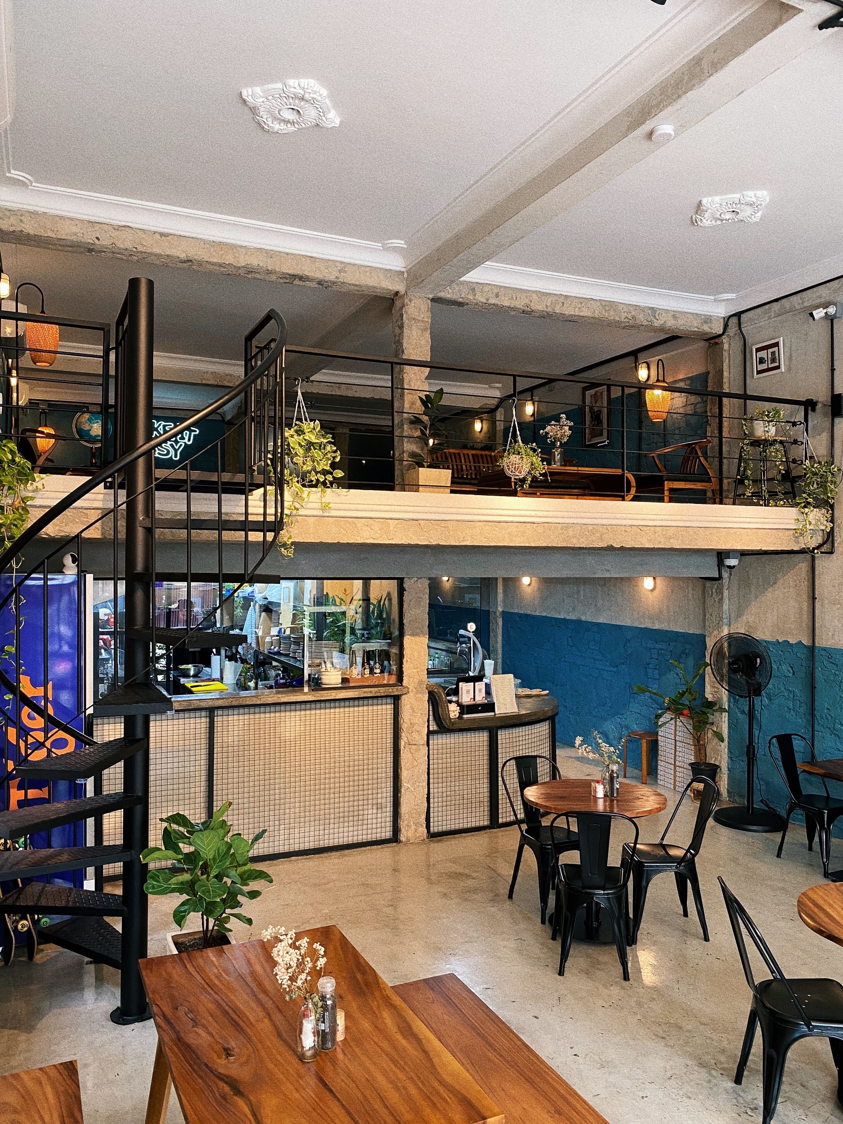 Sundays Cafe & Hotel