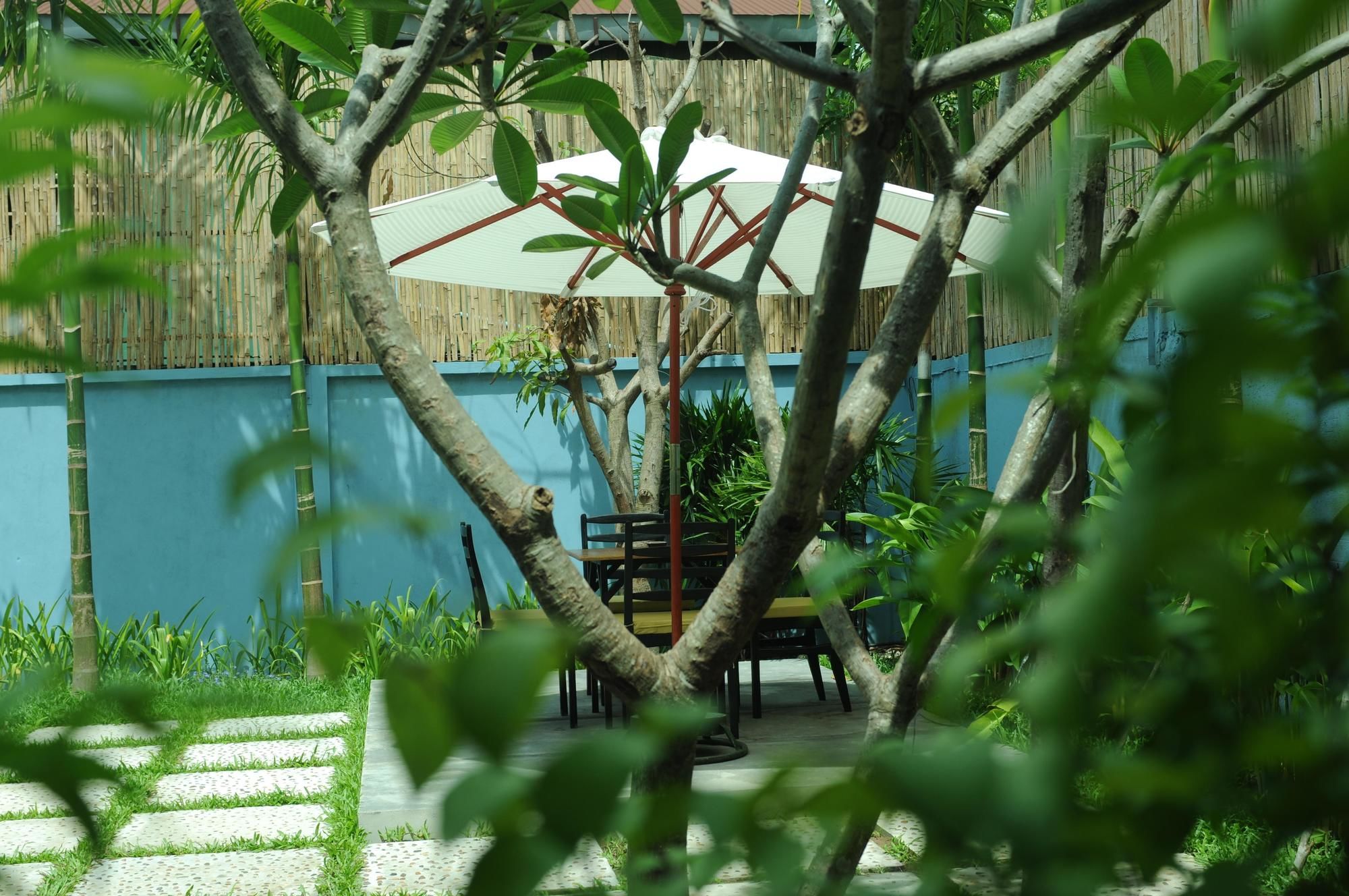 Frangipani Villa Hotel II