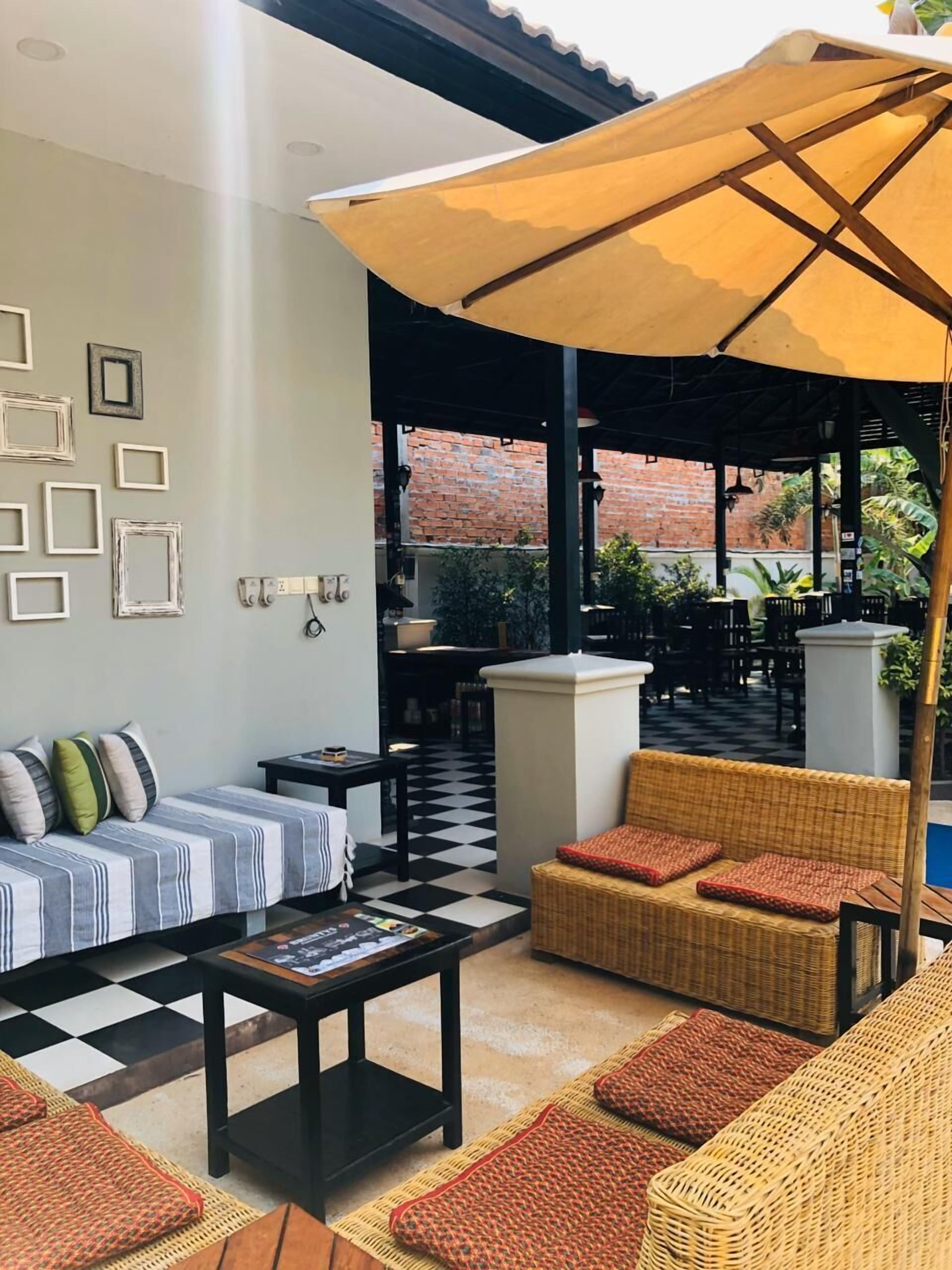 Isirafu Hotel & Residence