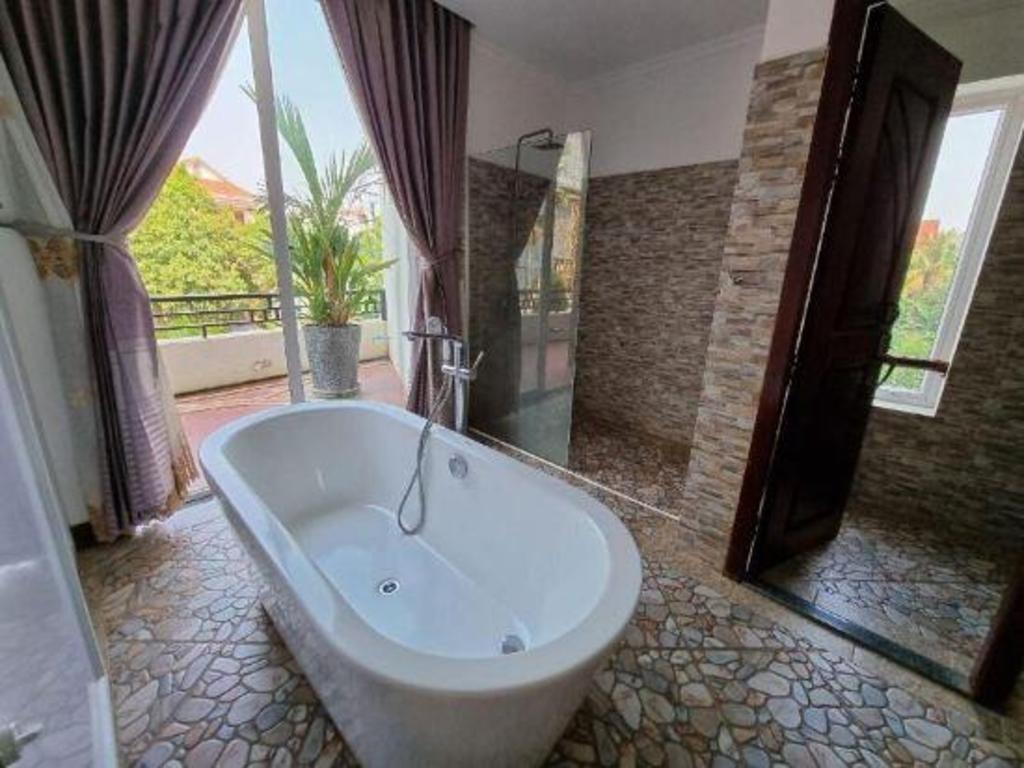 Mad Monkey Hostel Siem Reap