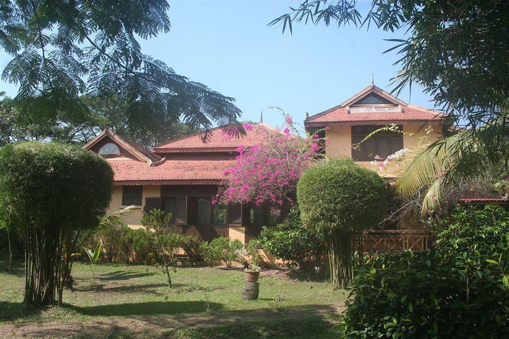 The Pool and Palm Villa