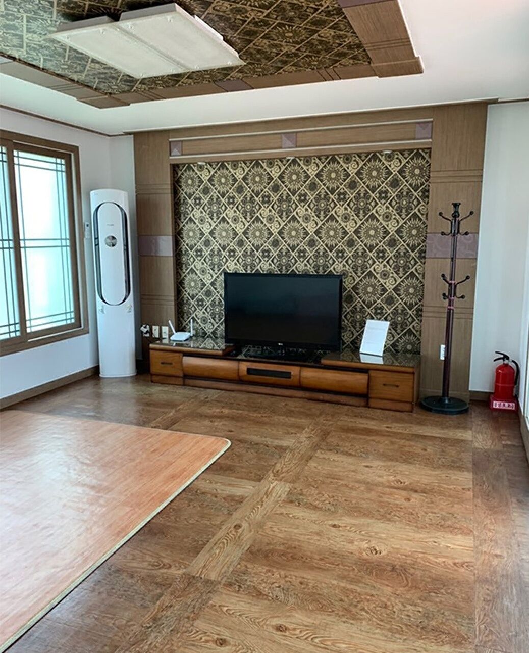 Aewol Neoreunmadang Unshared House