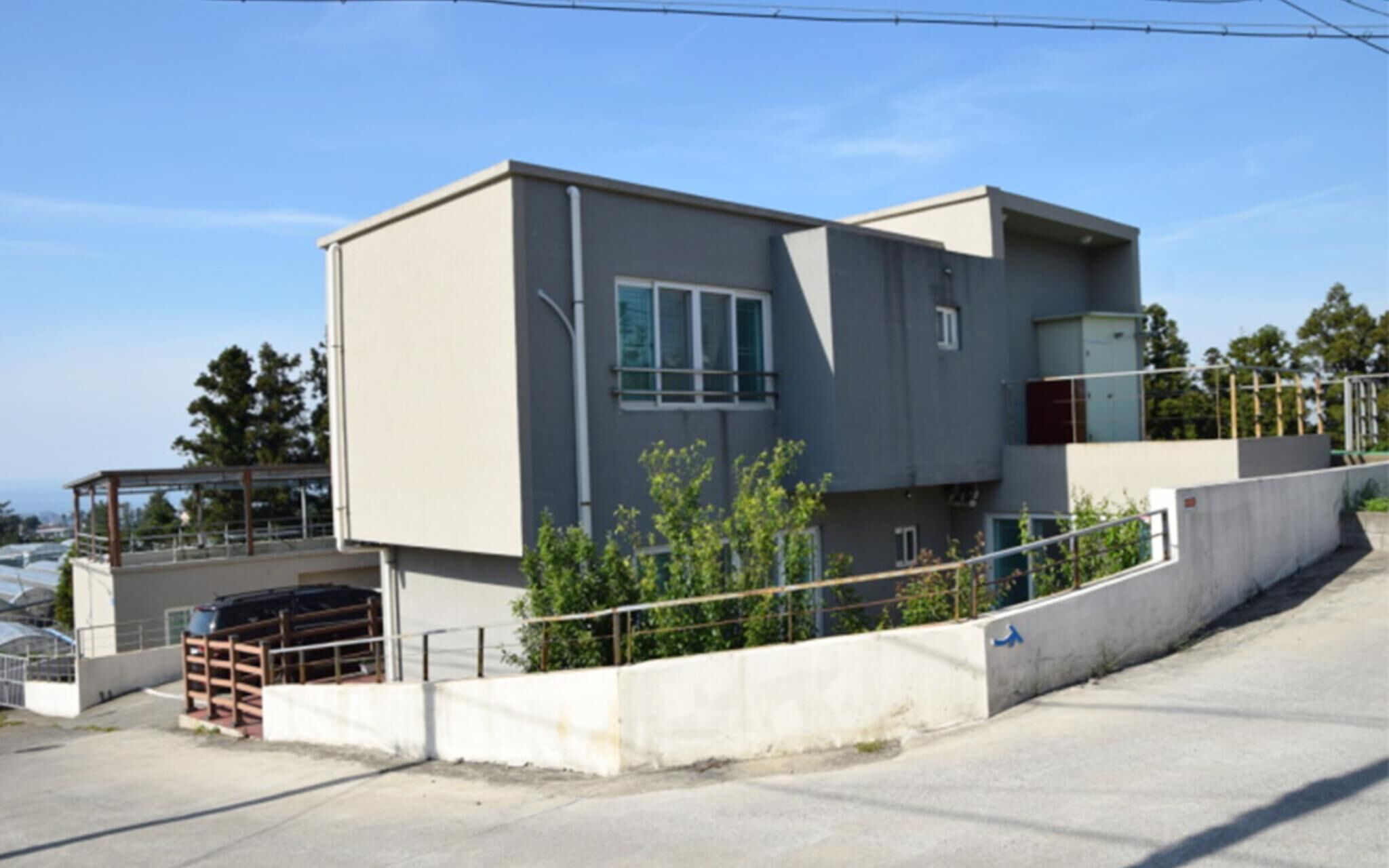 Aewol Neoreunmadang Unshared House