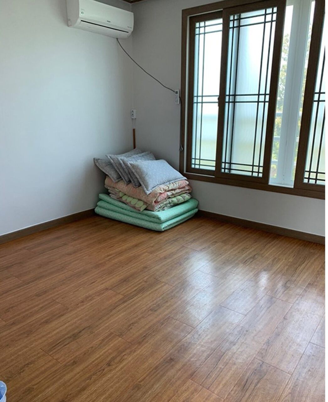 Aewol Neoreunmadang Unshared House