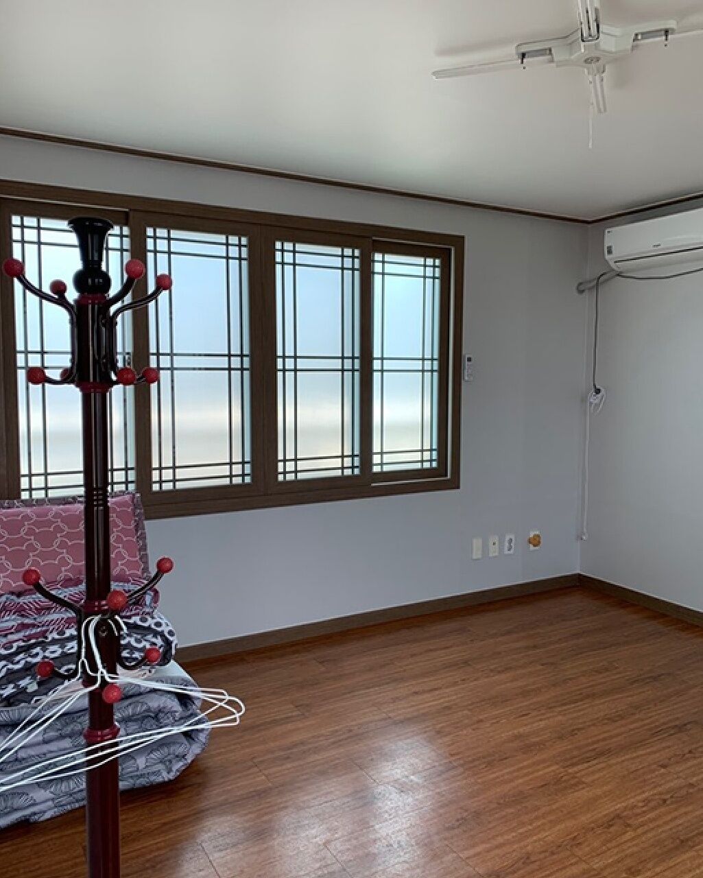 Aewol Neoreunmadang Unshared House