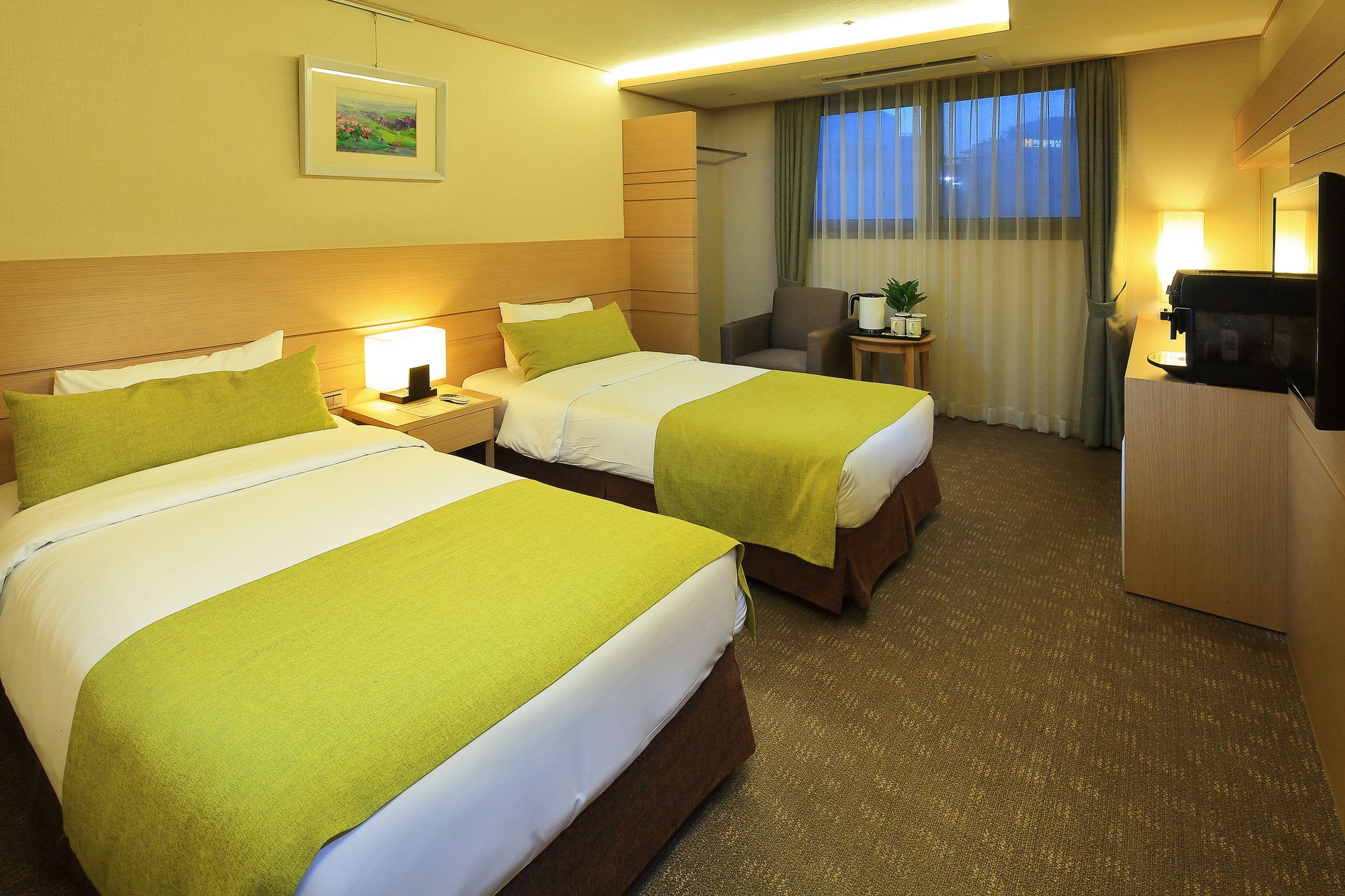 Amber Hotel Central