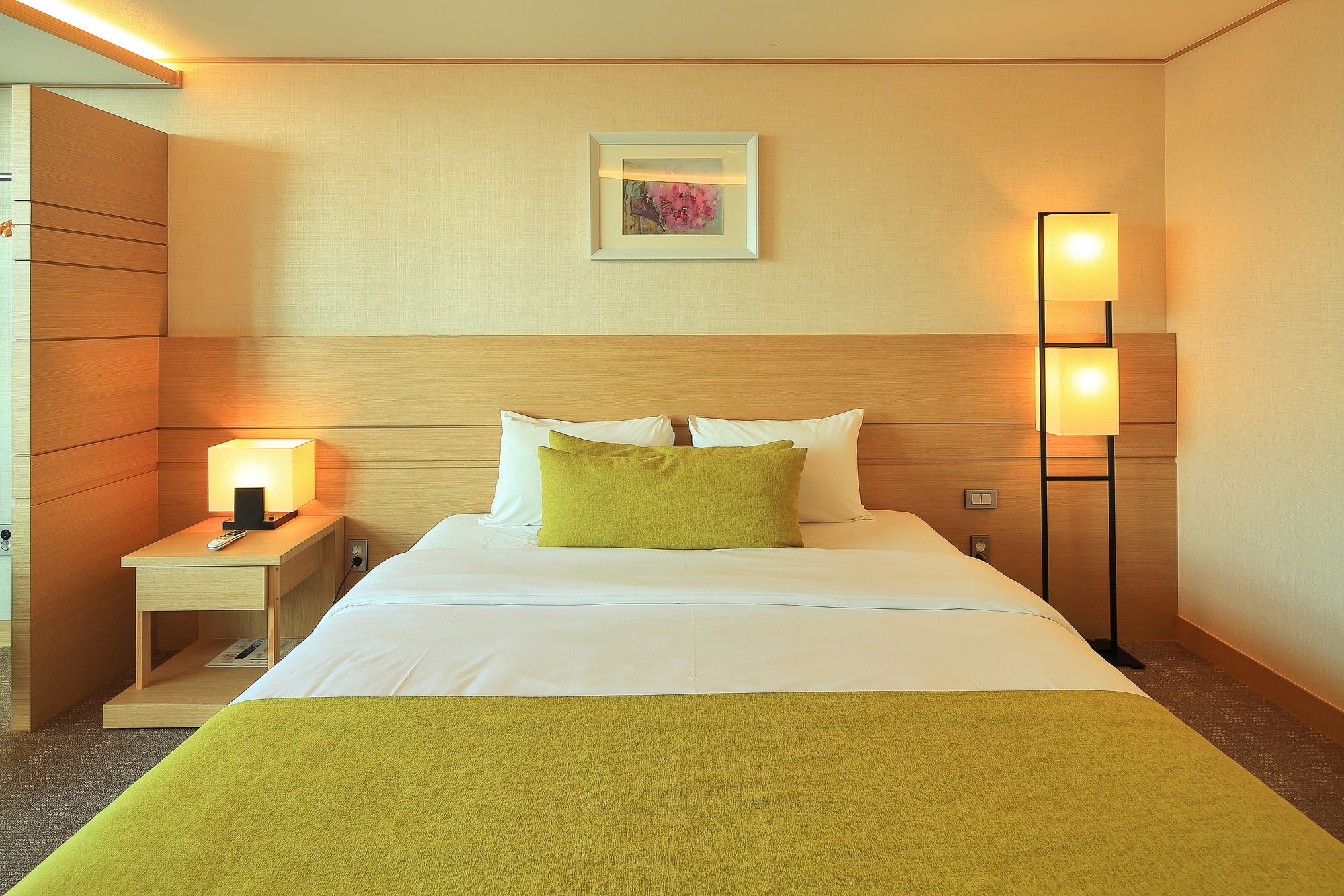 Amber Hotel Central