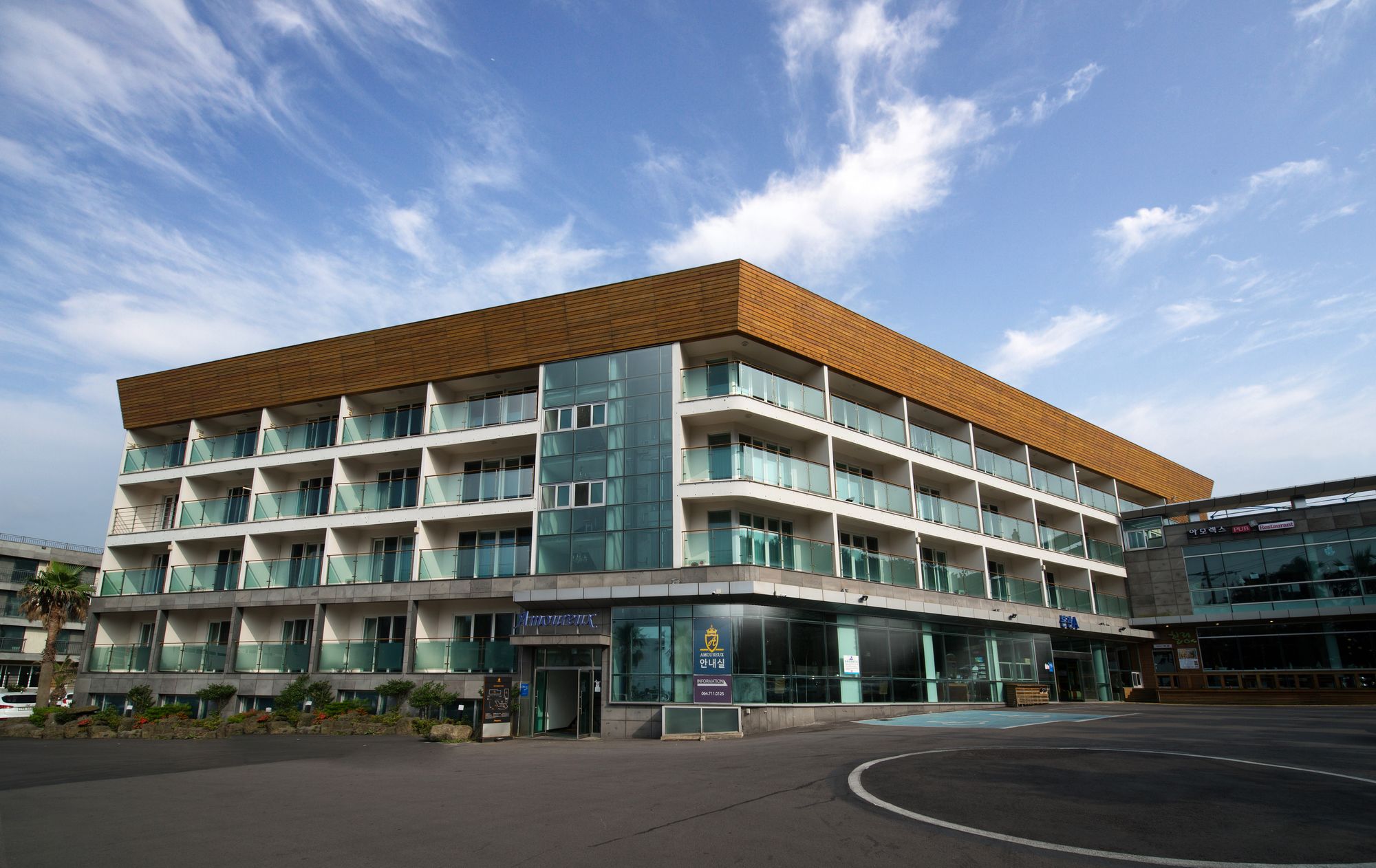 Amoureux Resort