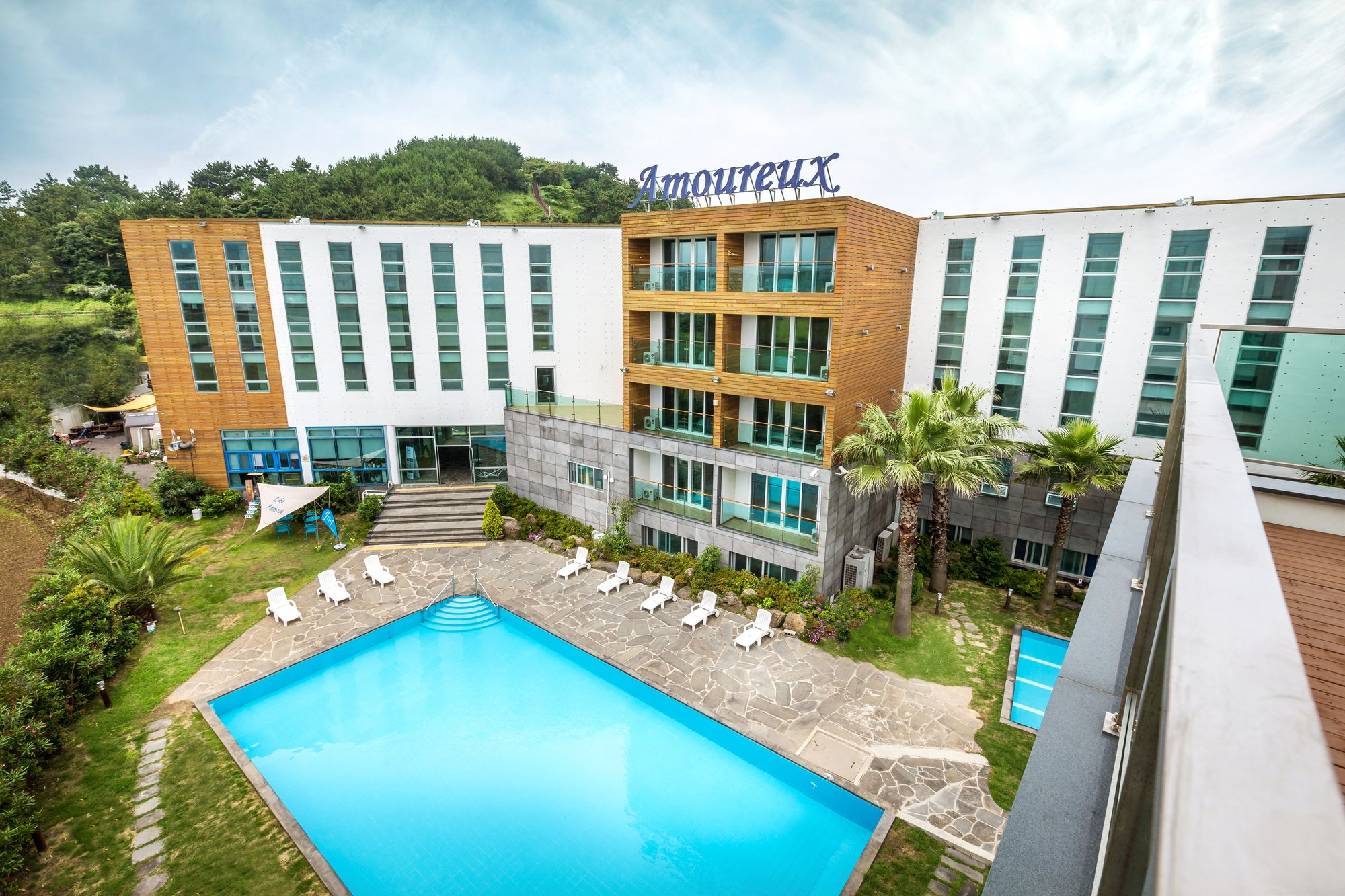 Amoureux Resort