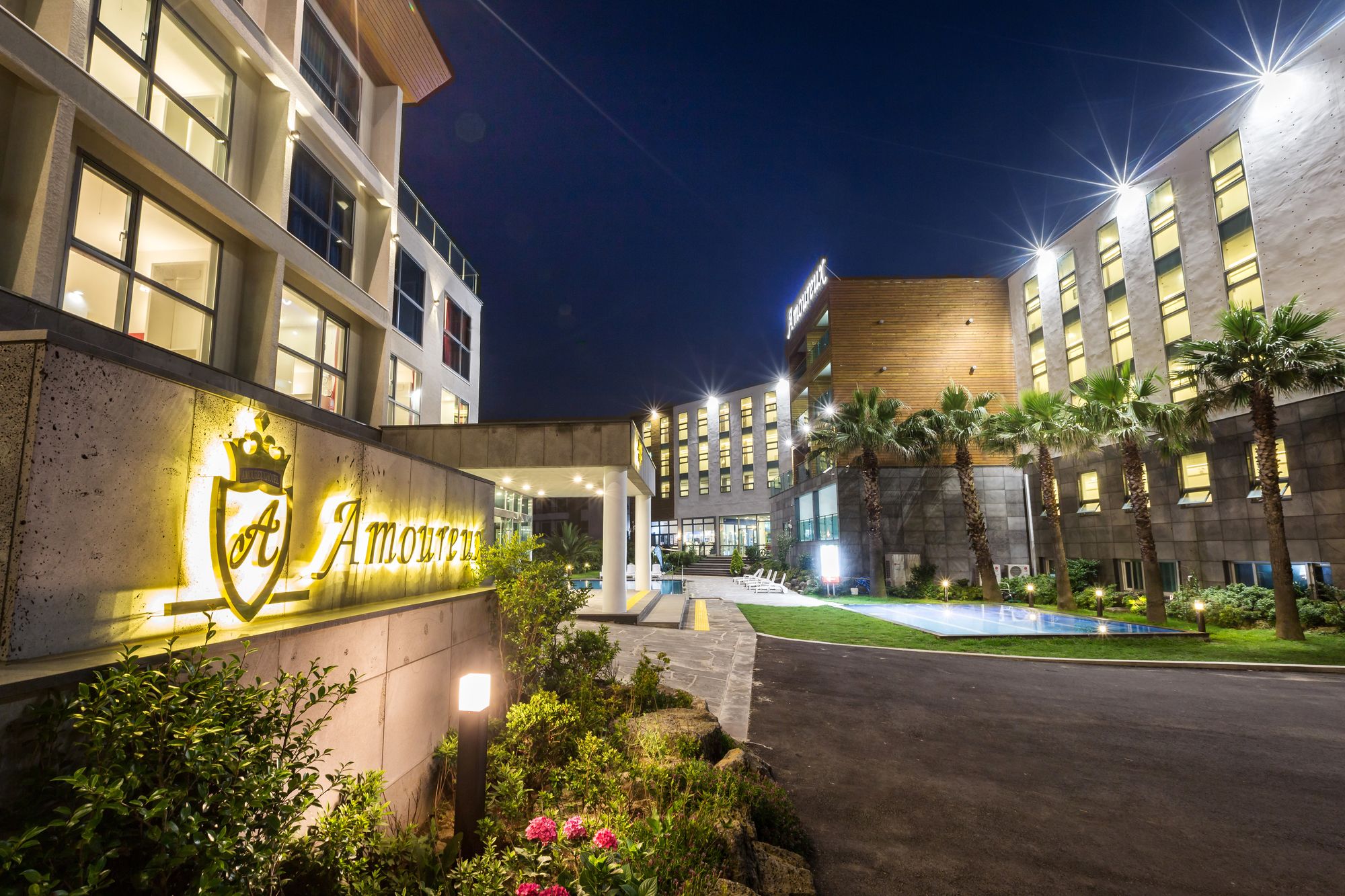 Amoureux Resort