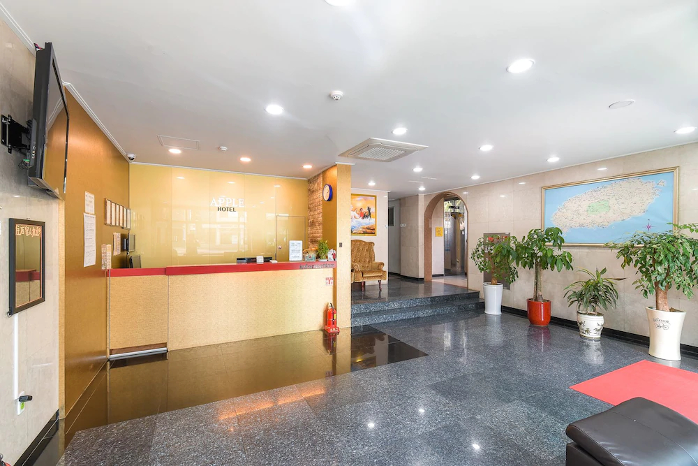 Apple Hotel