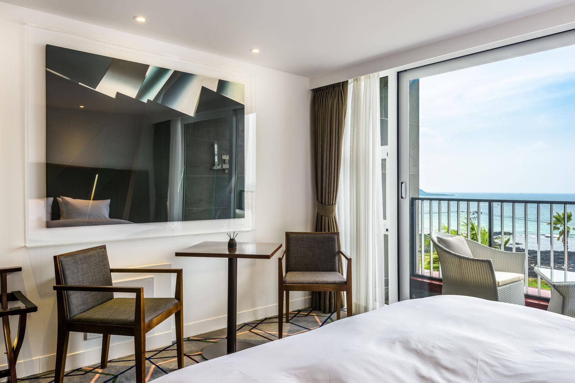 Augila Hotel Jeju Oceano Suites