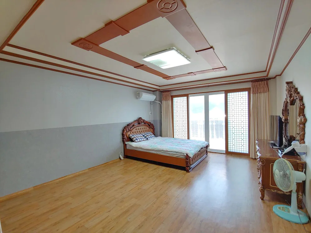 Baengnokdam Pension
