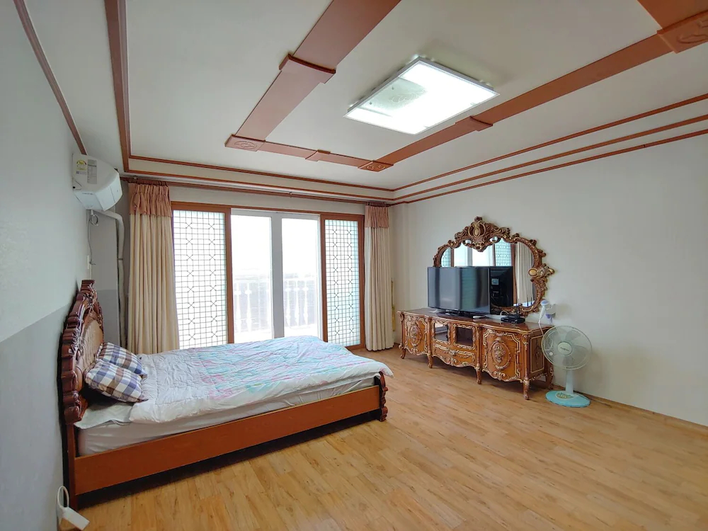 Baengnokdam Pension