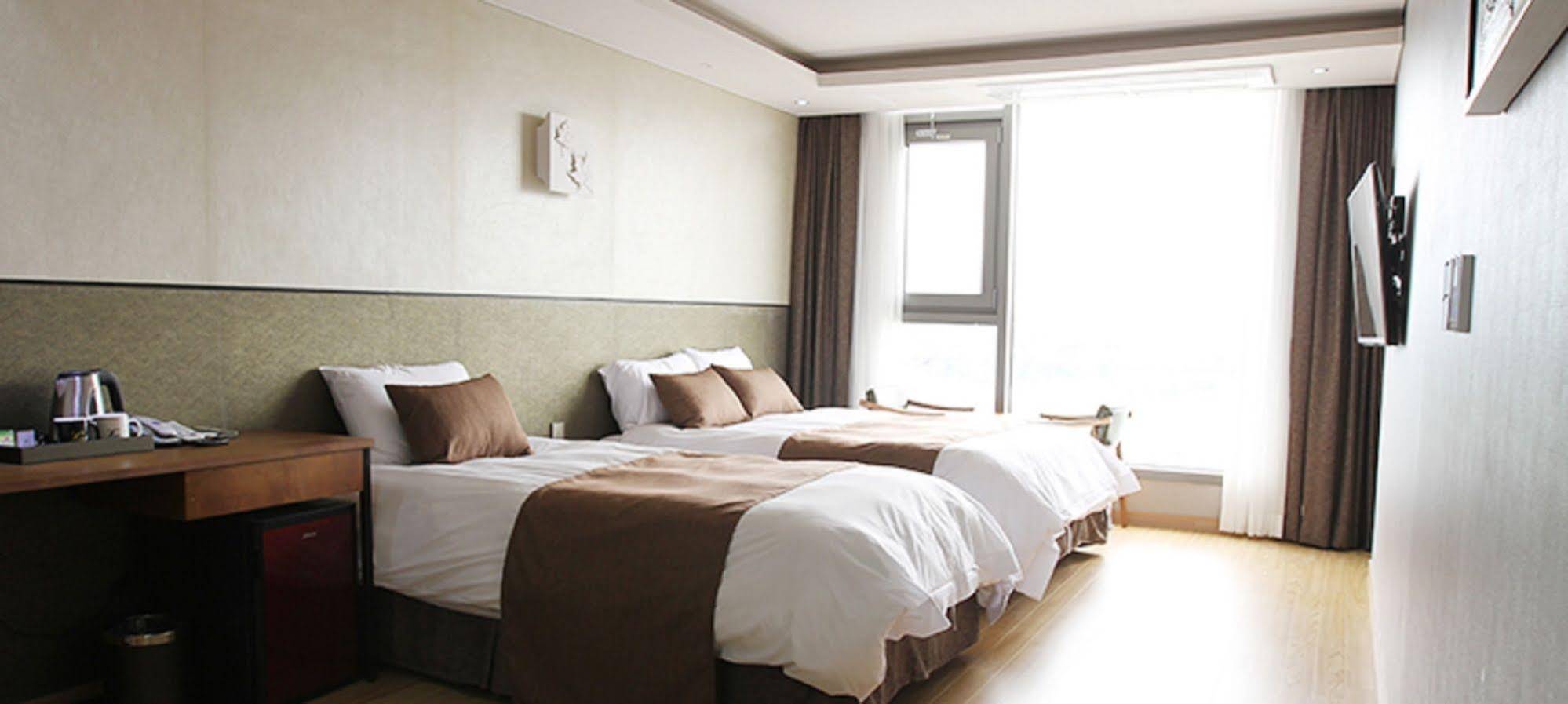 Black Sands Hotel