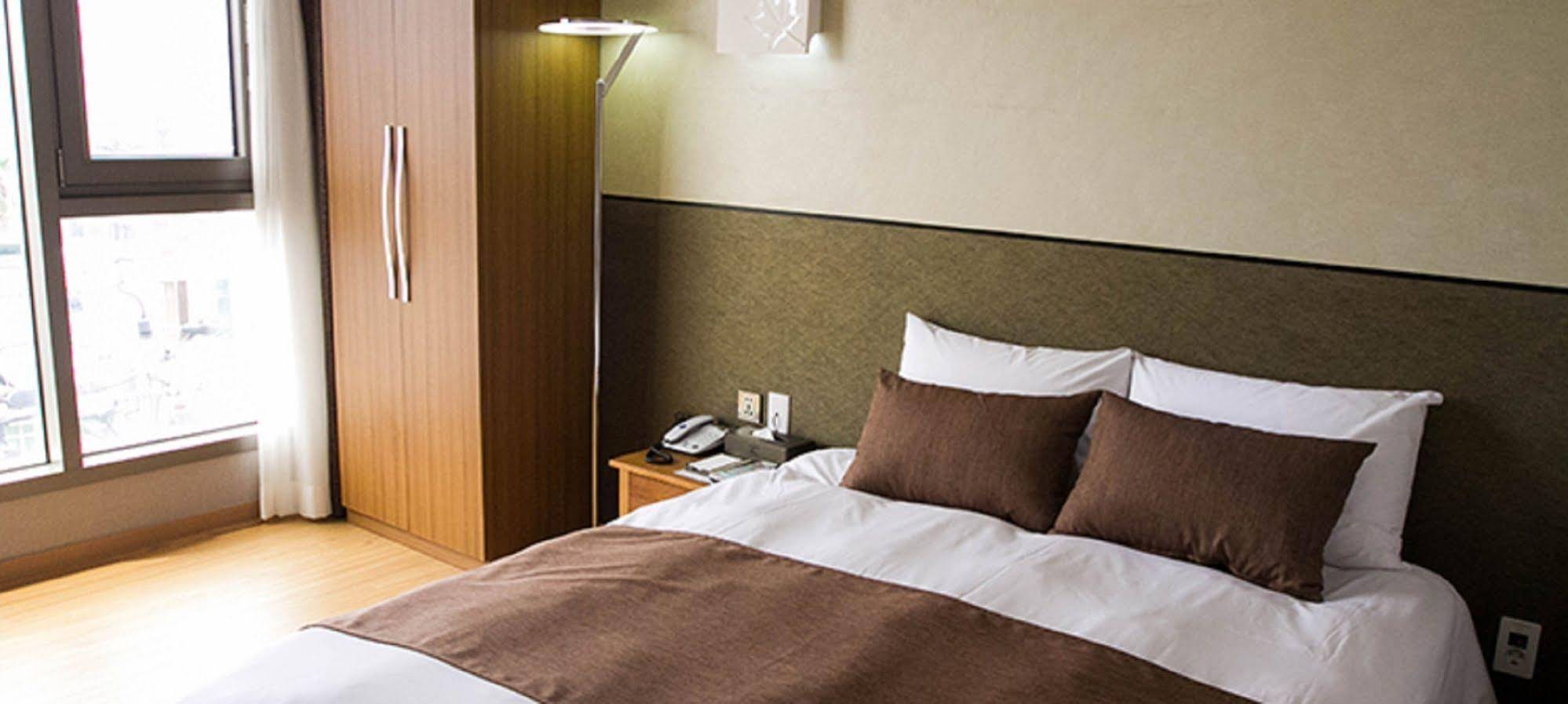 Black Sands Hotel